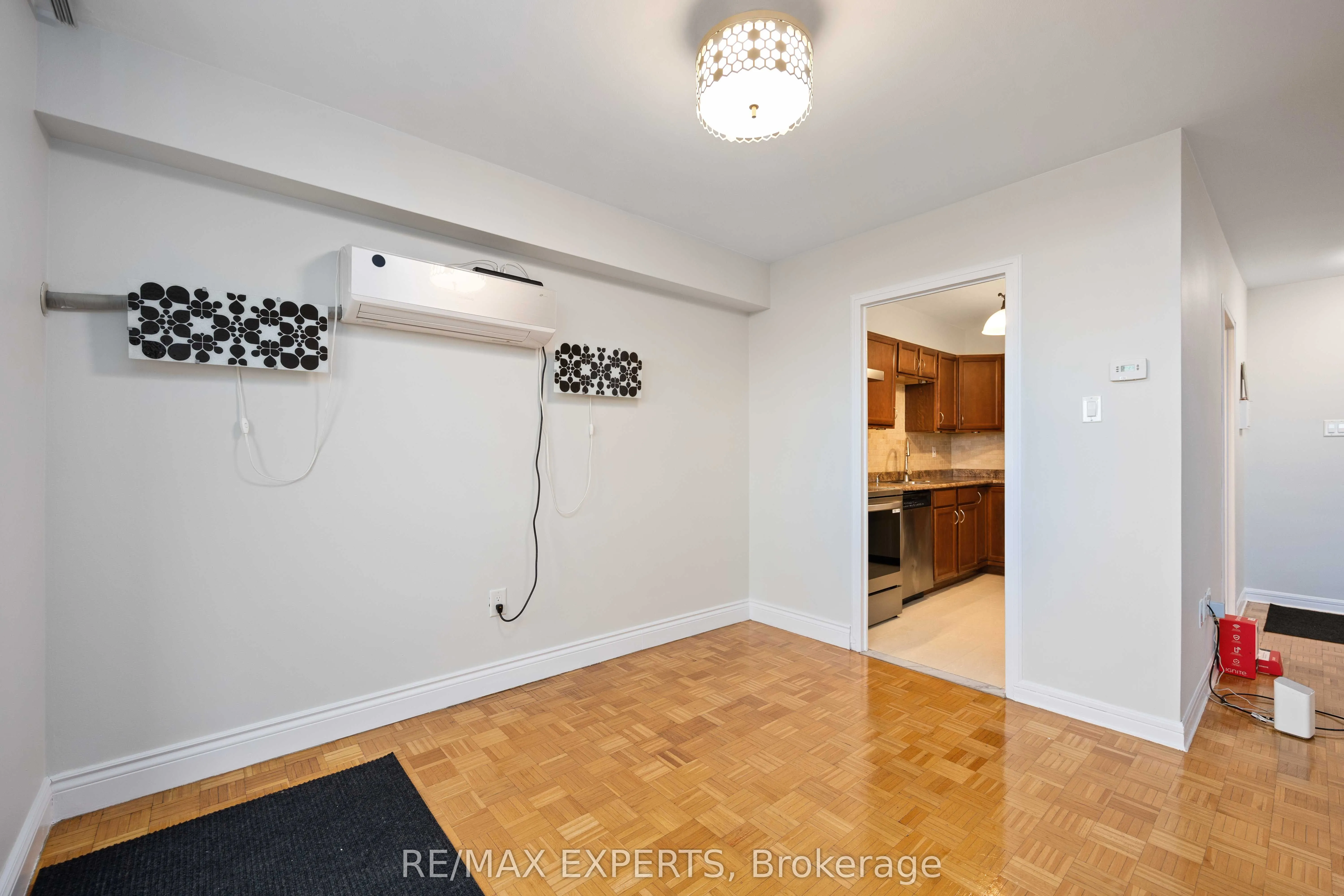 360 Ridelle Avenue, #612