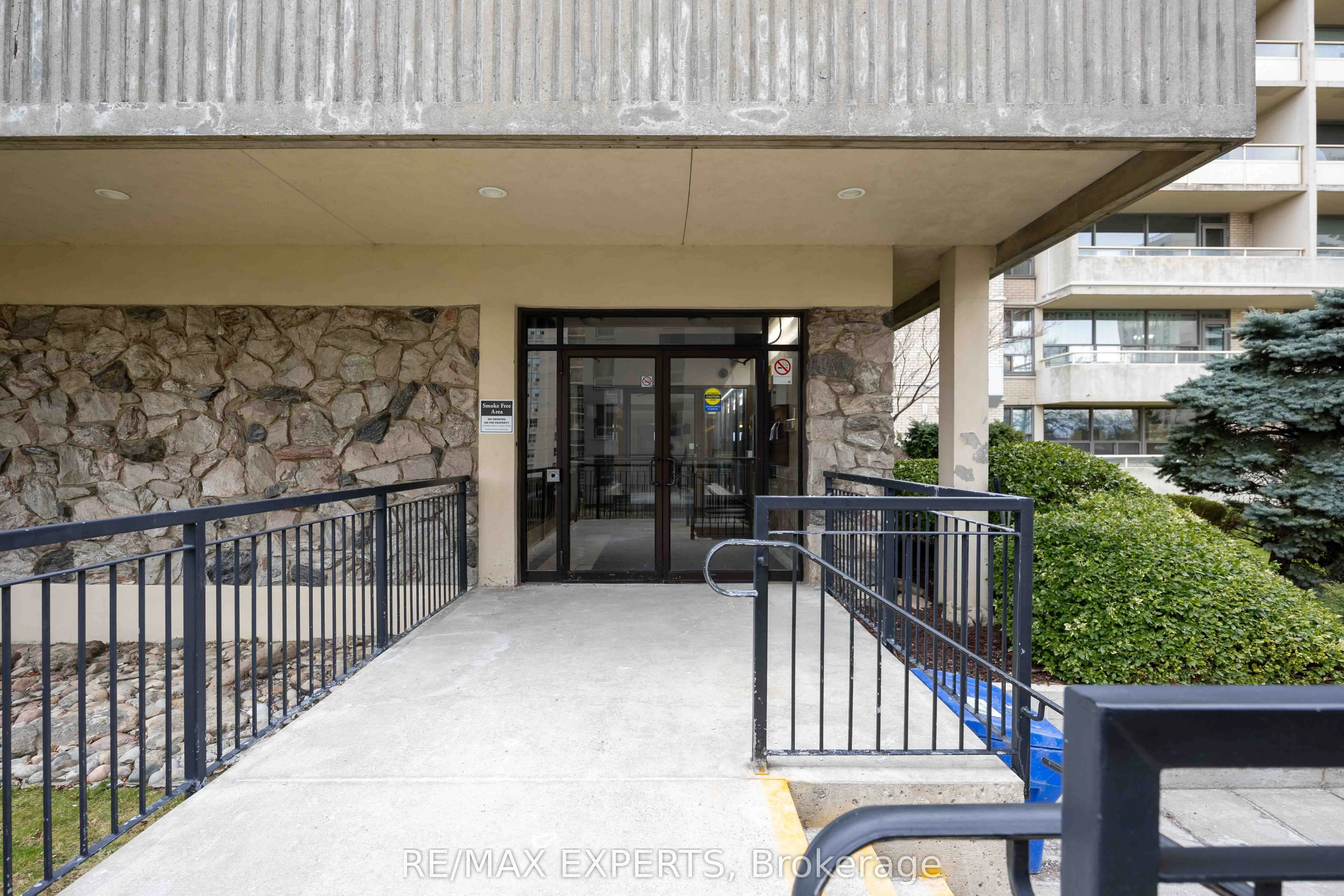 360 Ridelle Avenue, #612