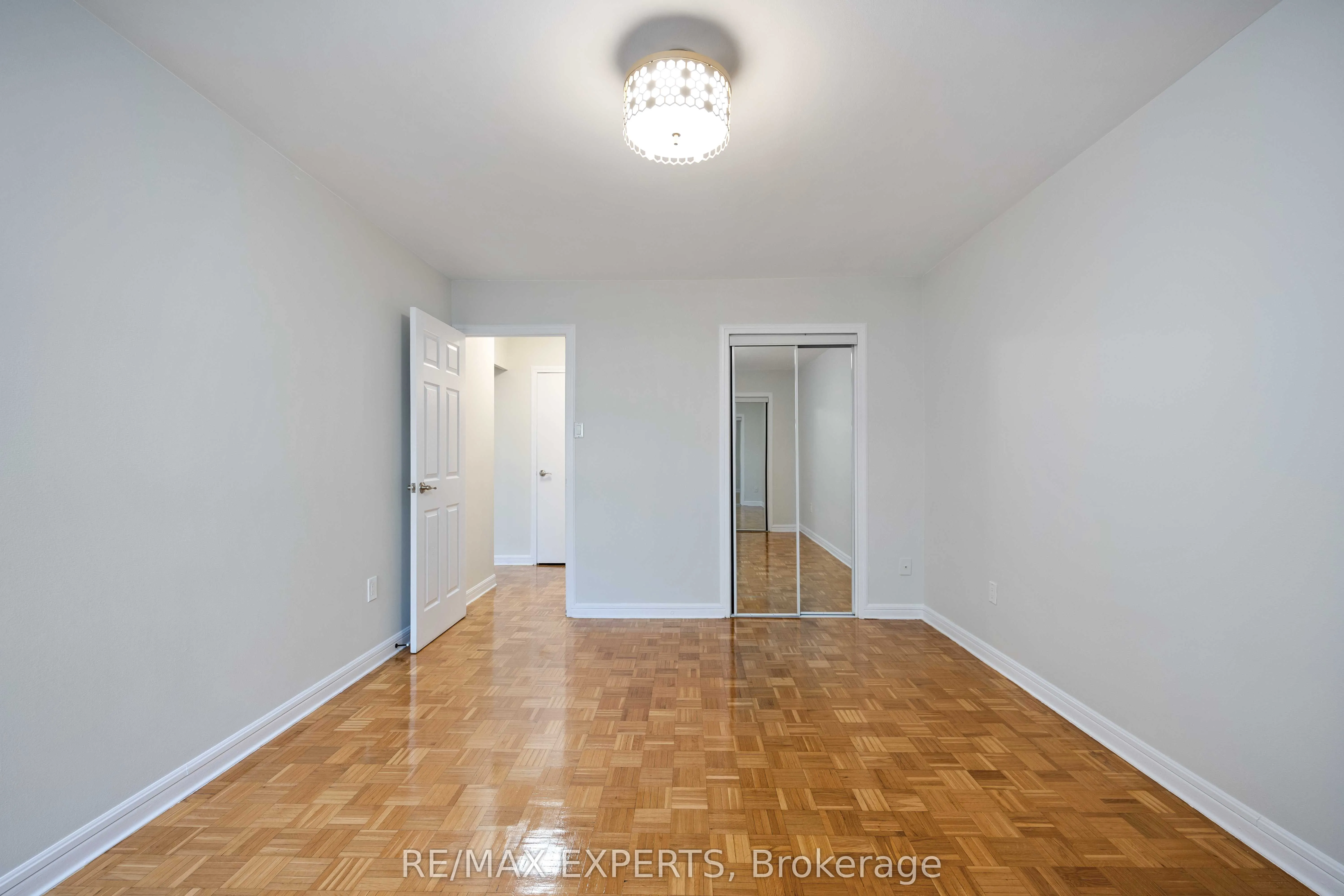 360 Ridelle Avenue, #612