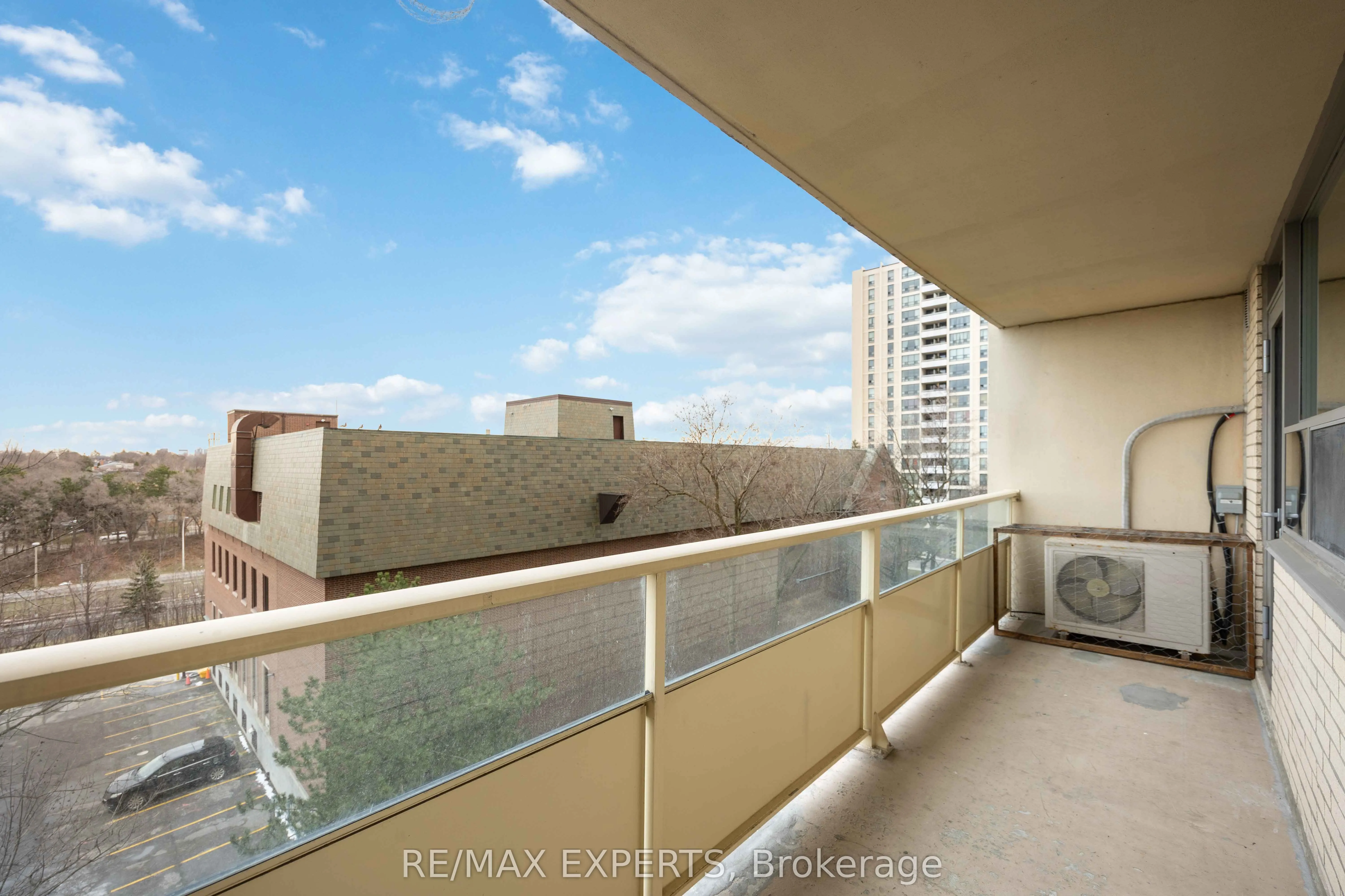 360 Ridelle Avenue, #612