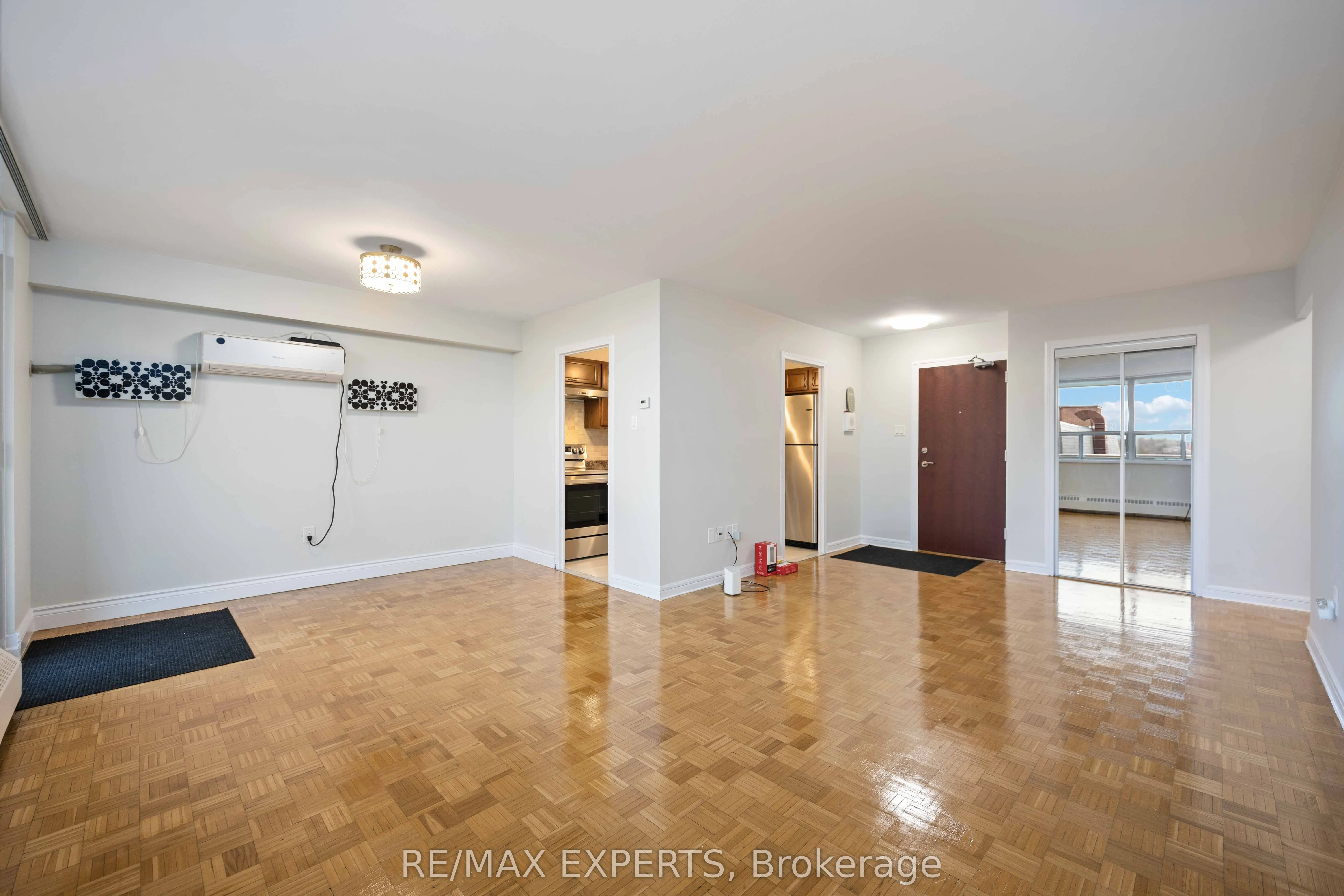 360 Ridelle Avenue, #612