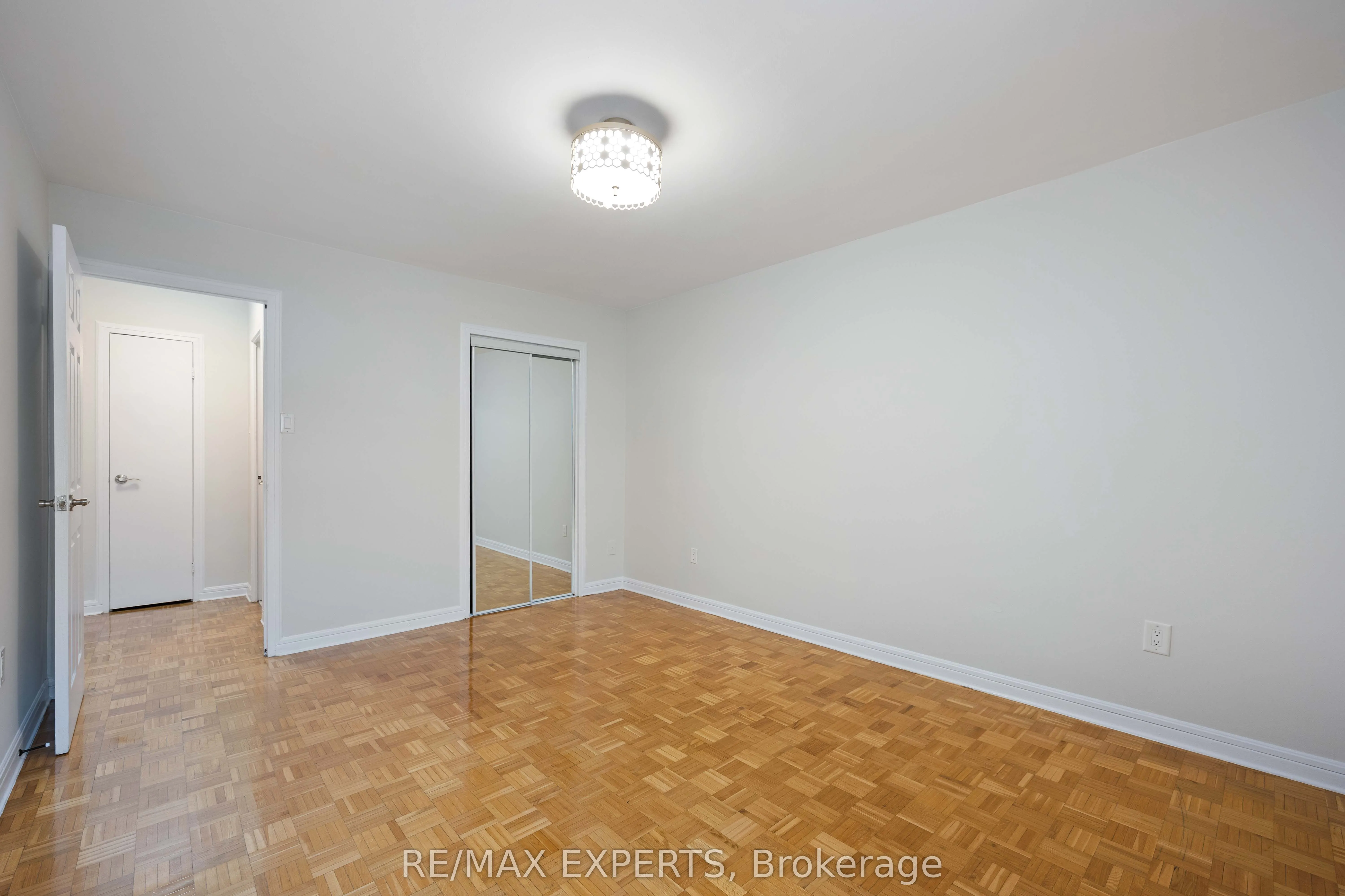 360 Ridelle Avenue, #612