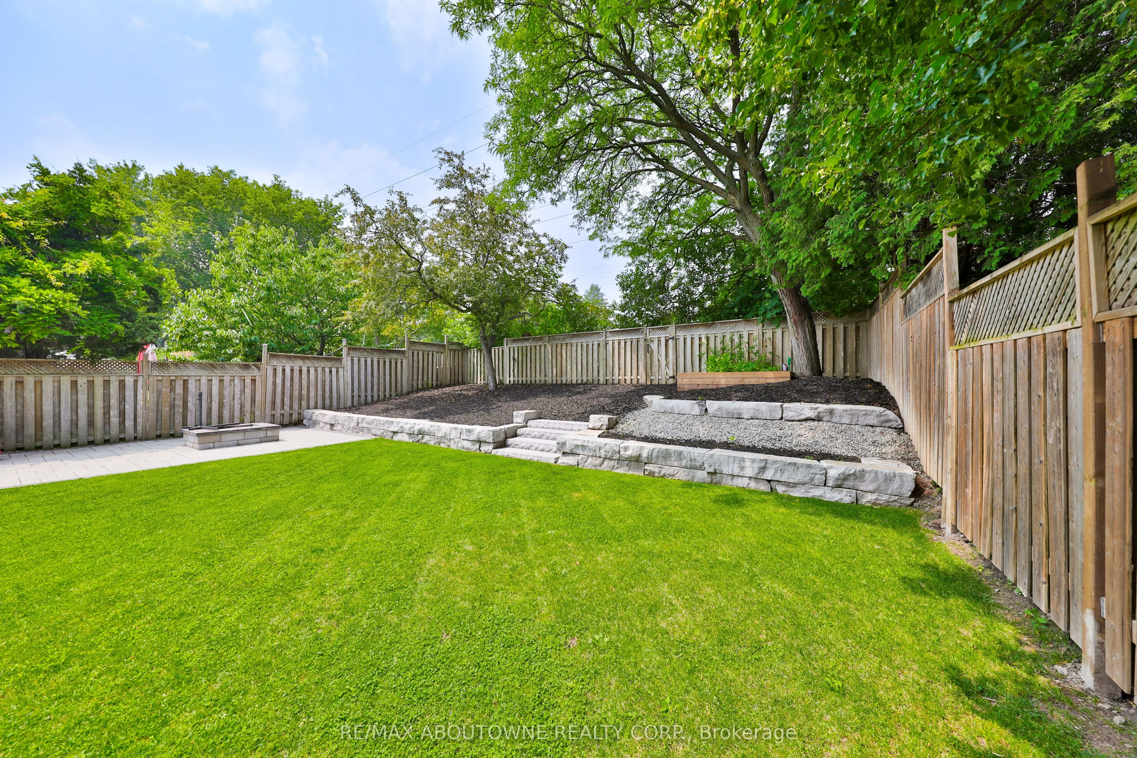 1506 Newlands Crescent