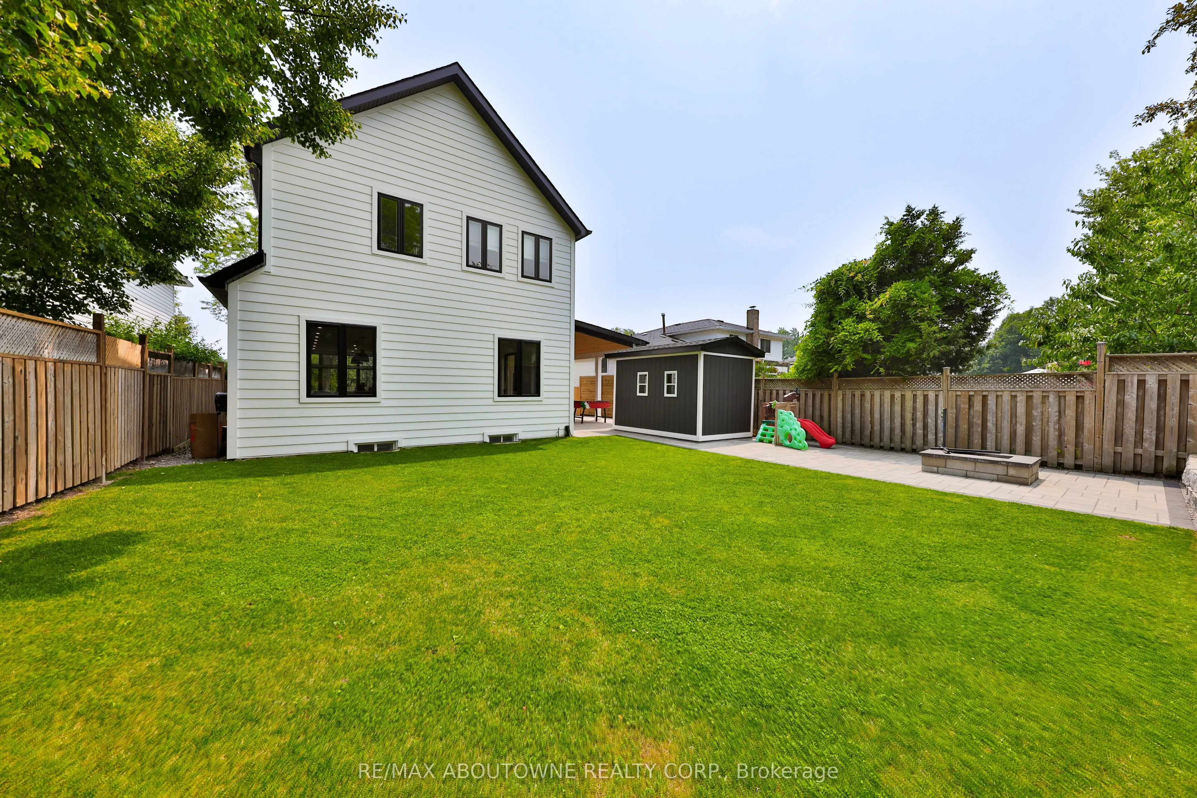 1506 Newlands Crescent