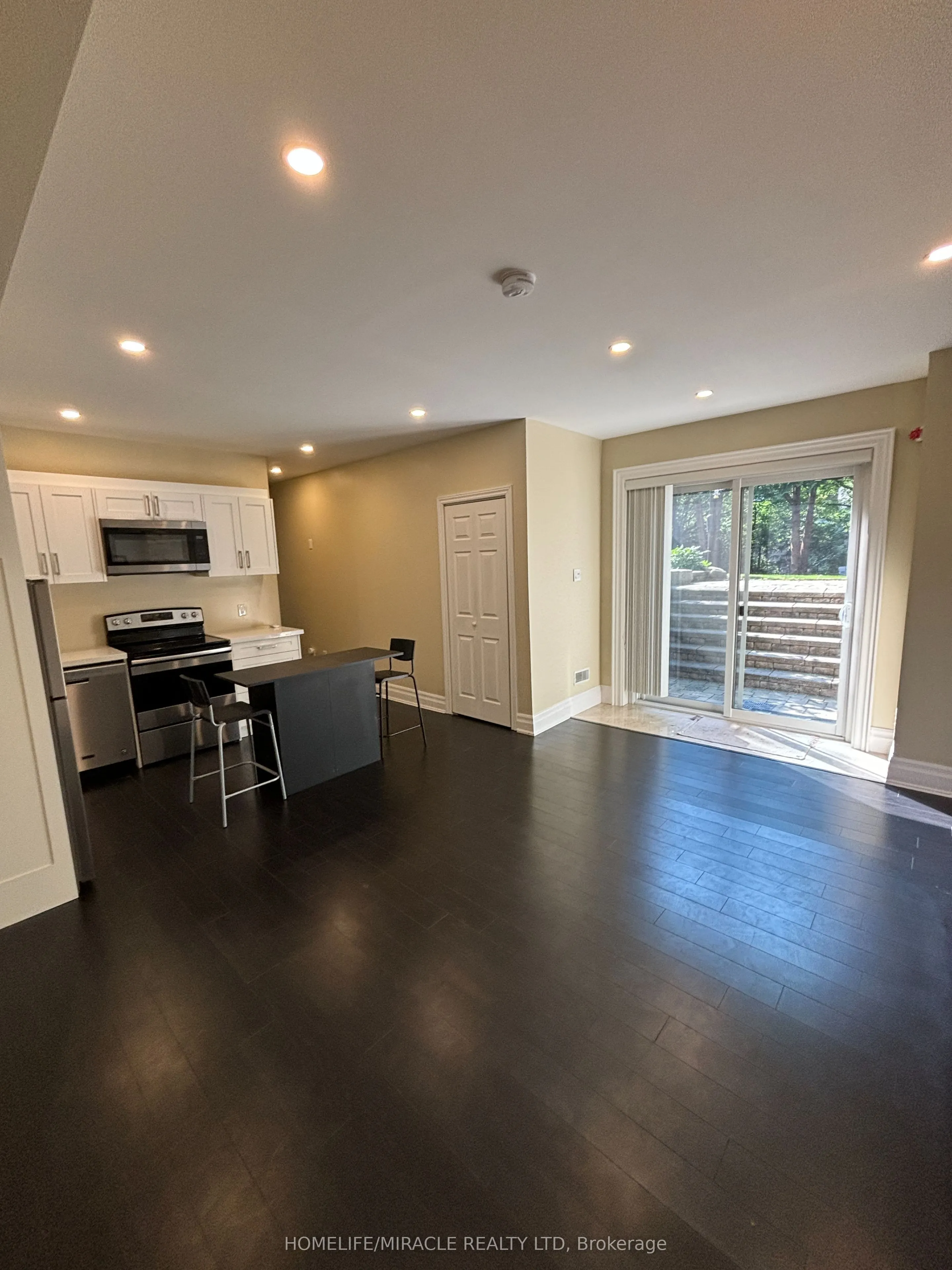 81 Chestnut Hills Parkway, #Lower