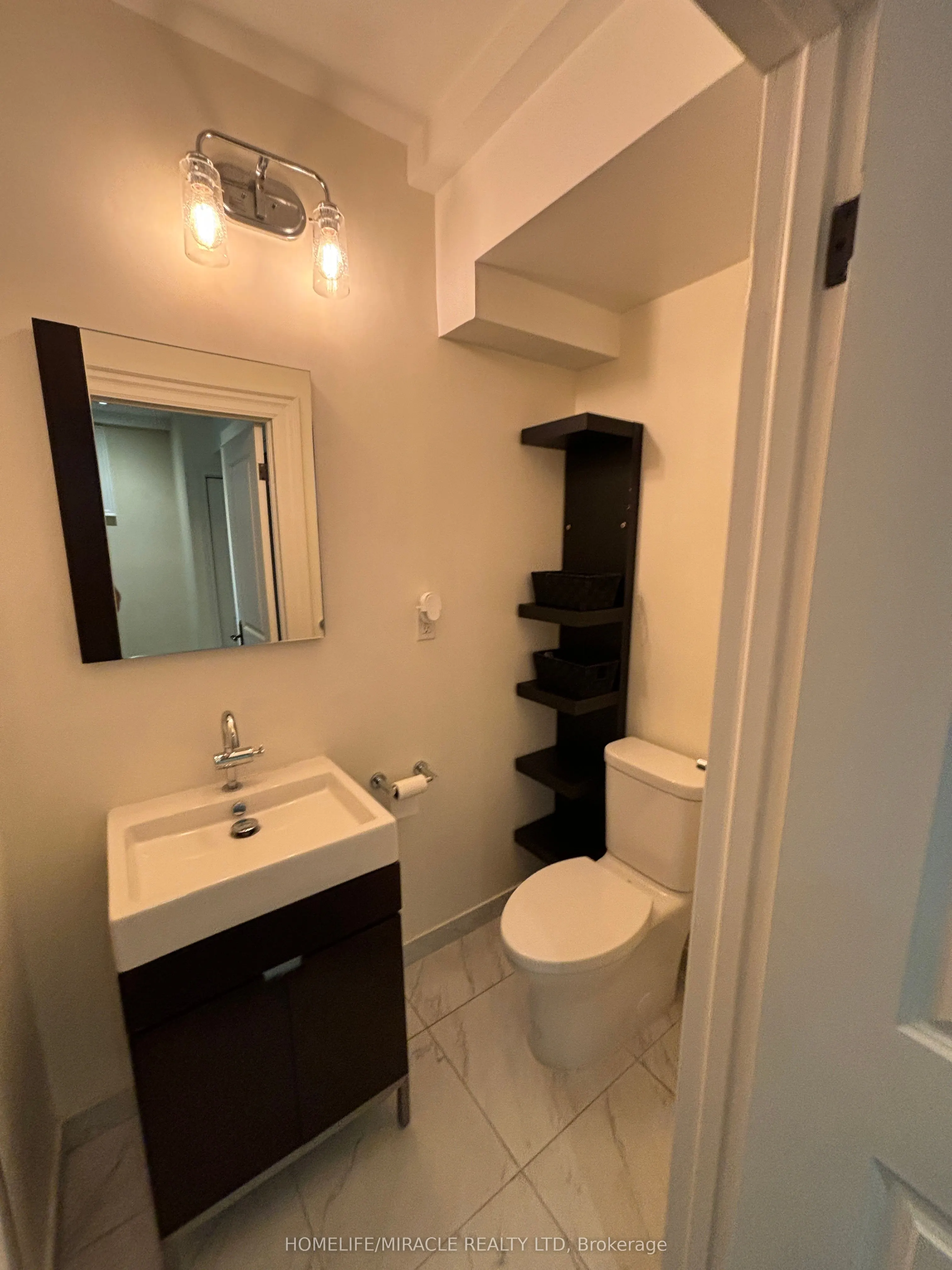 81 Chestnut Hills Parkway, #Lower