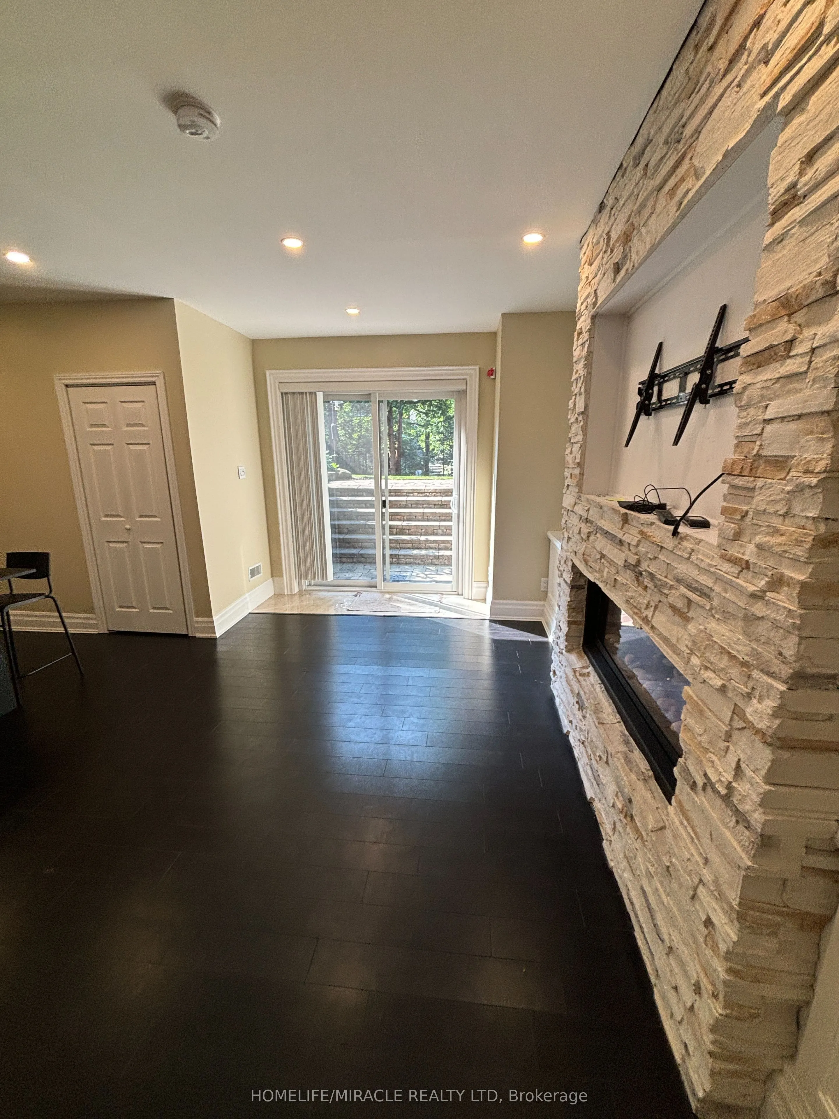 81 Chestnut Hills Parkway, #Lower