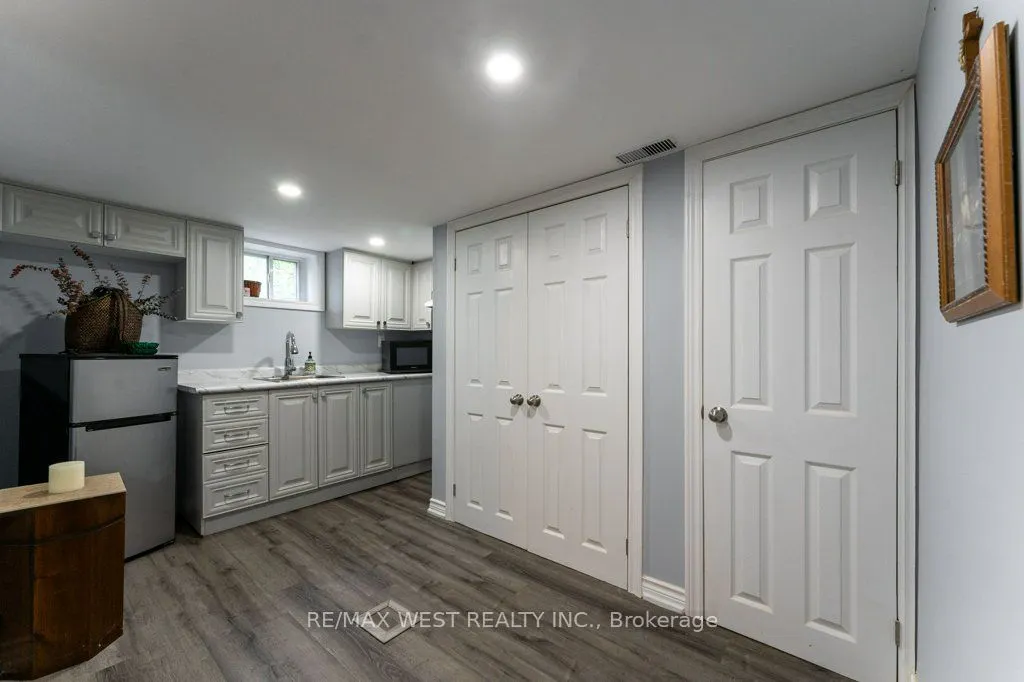 216 Berry Road