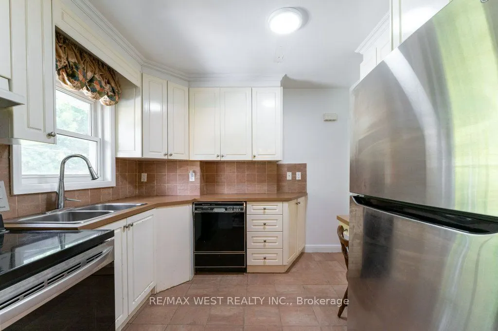 216 Berry Road