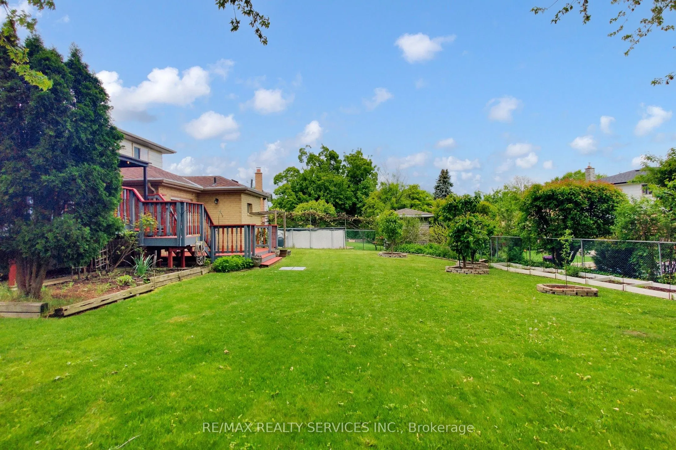 53 Geneva Crescent