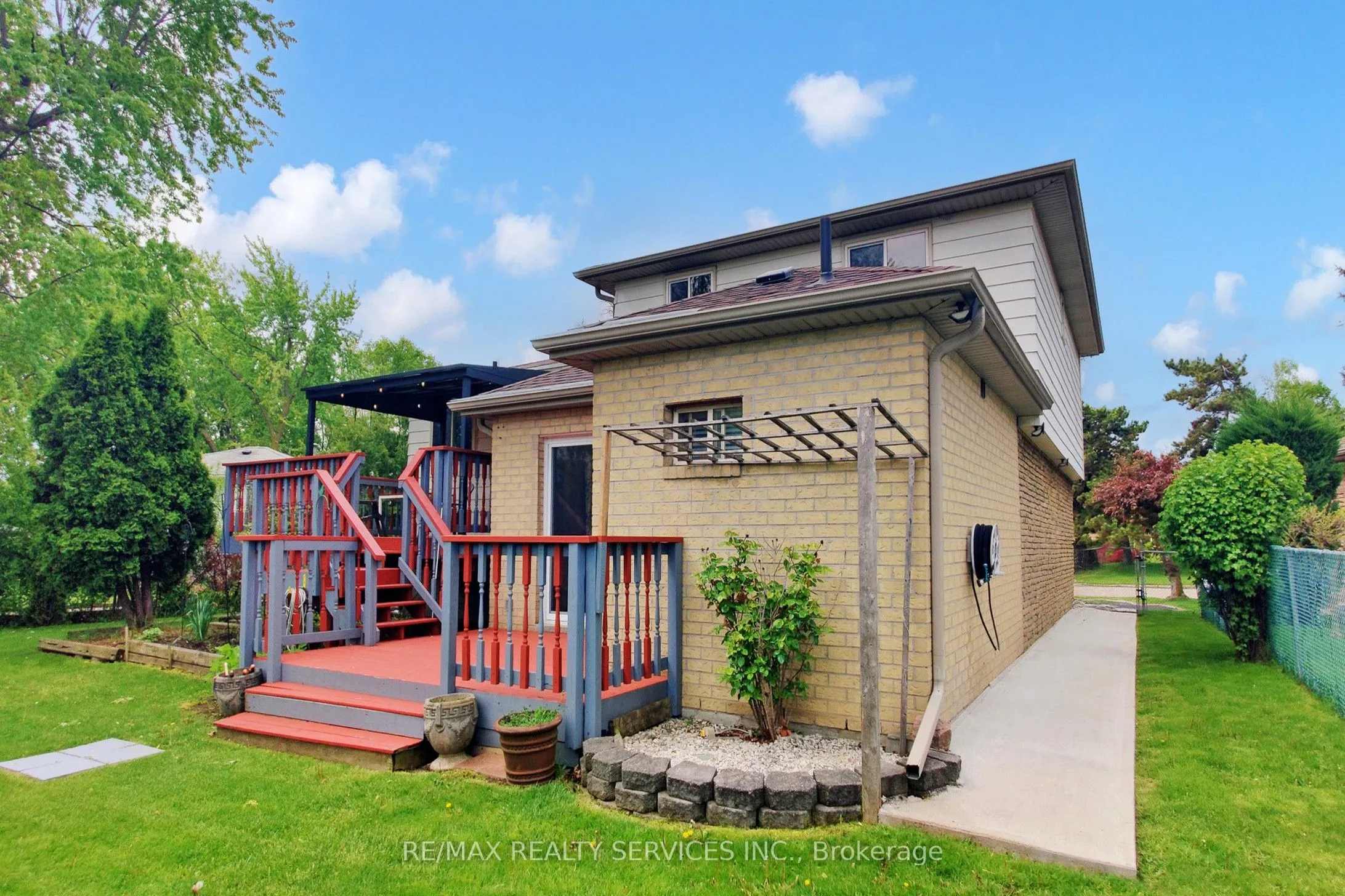 53 Geneva Crescent