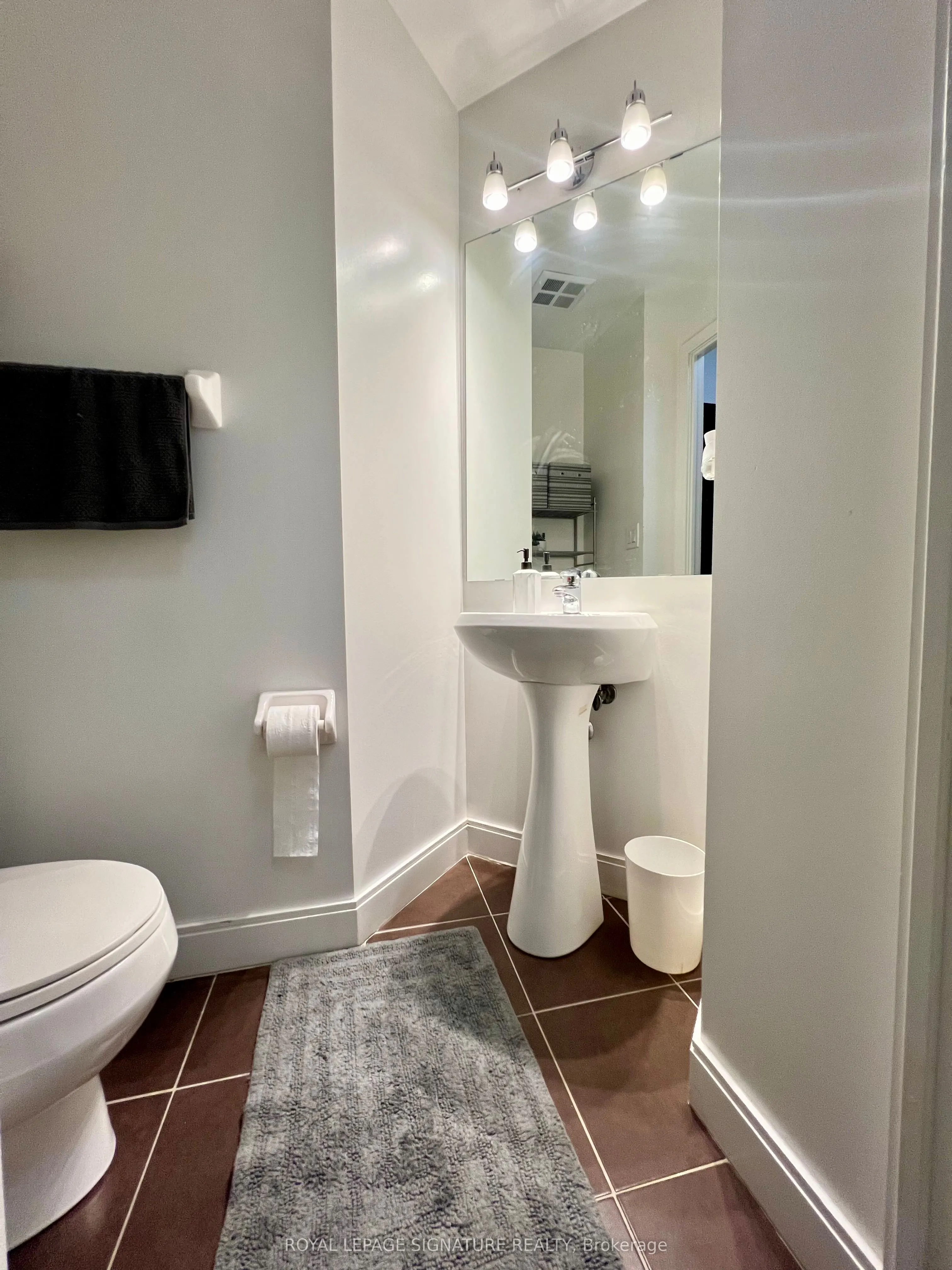 80 Absolute Avenue, #607