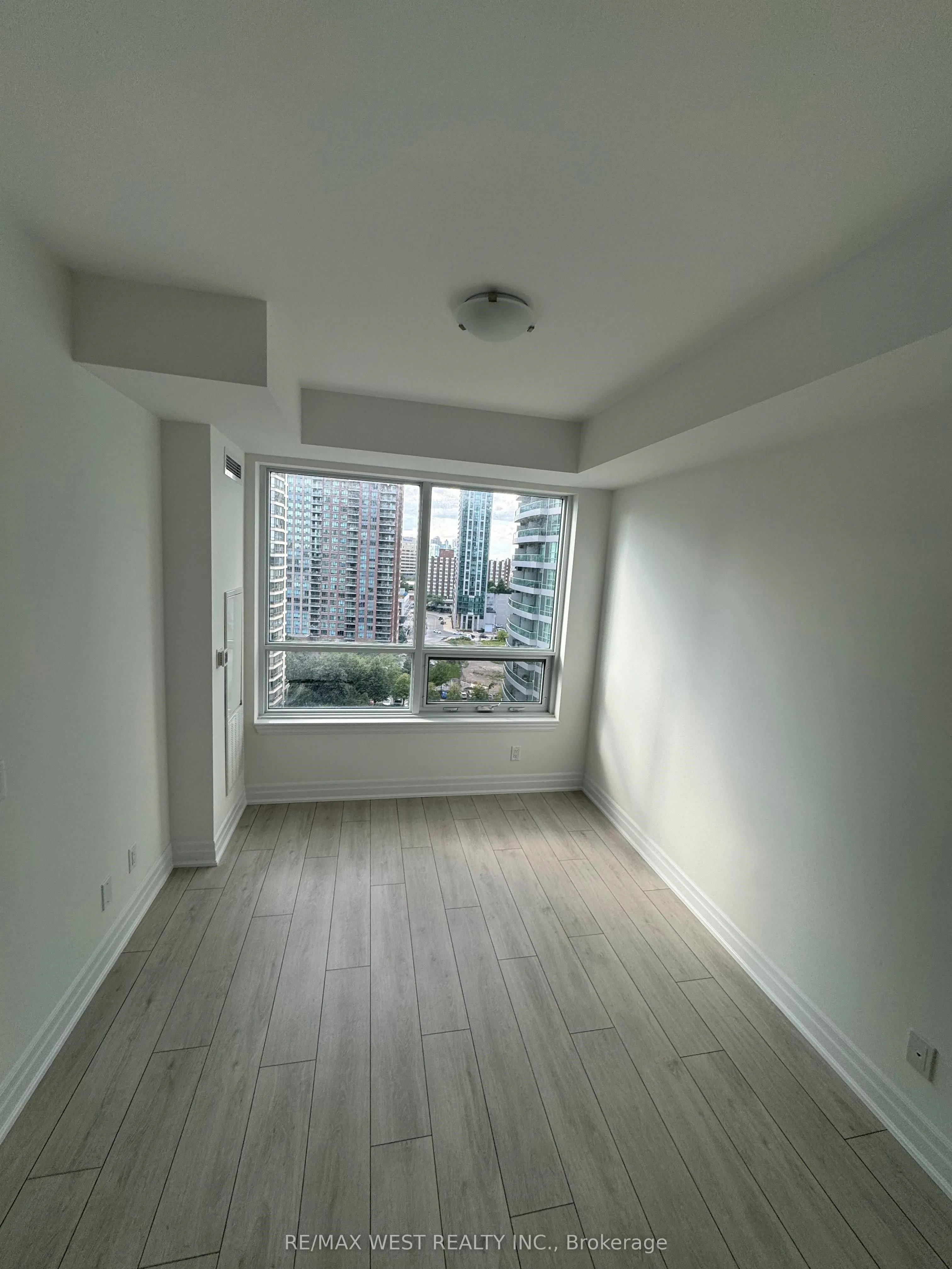 30 Elm Drive, #1111