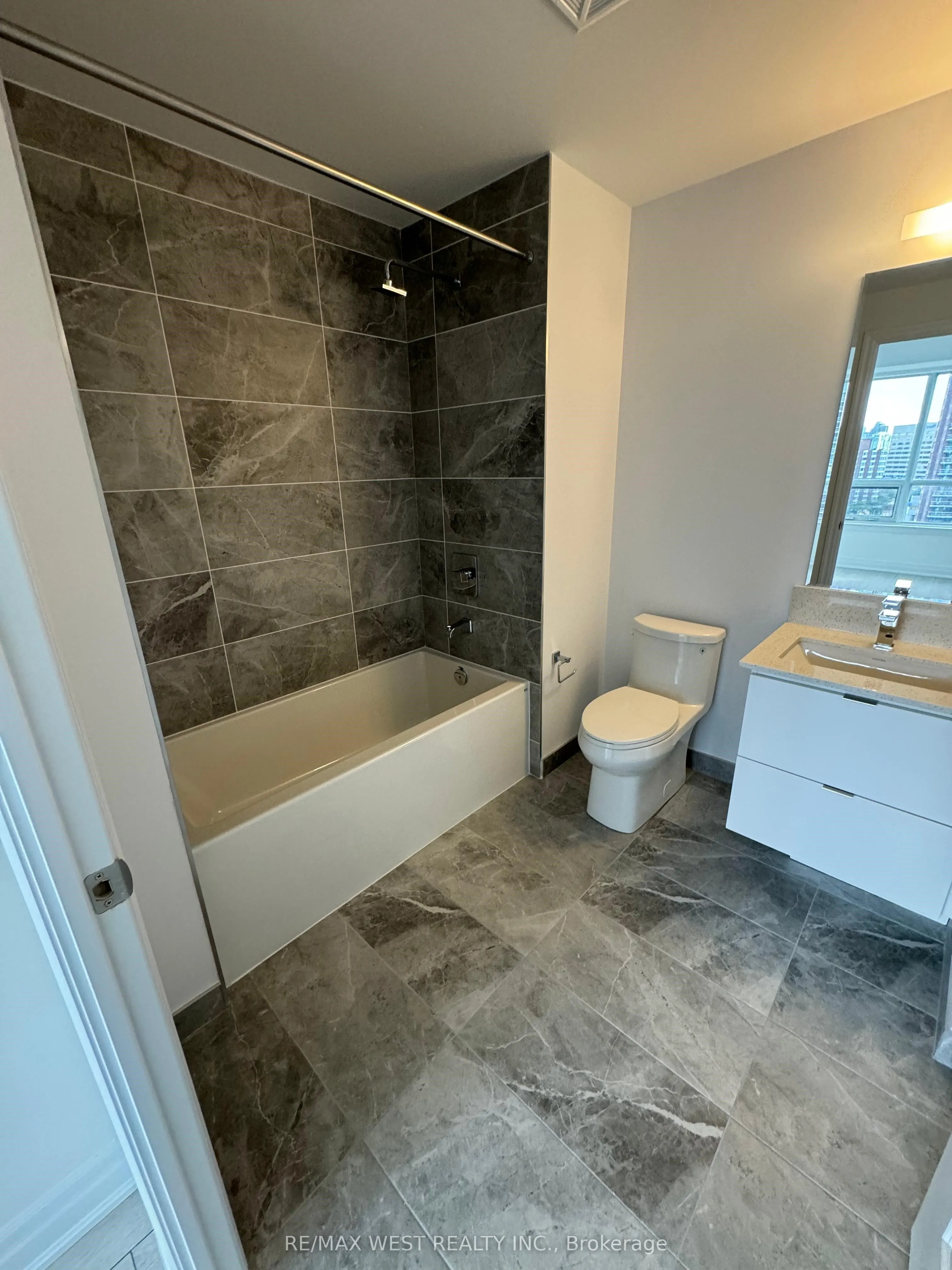 30 Elm Drive, #1111