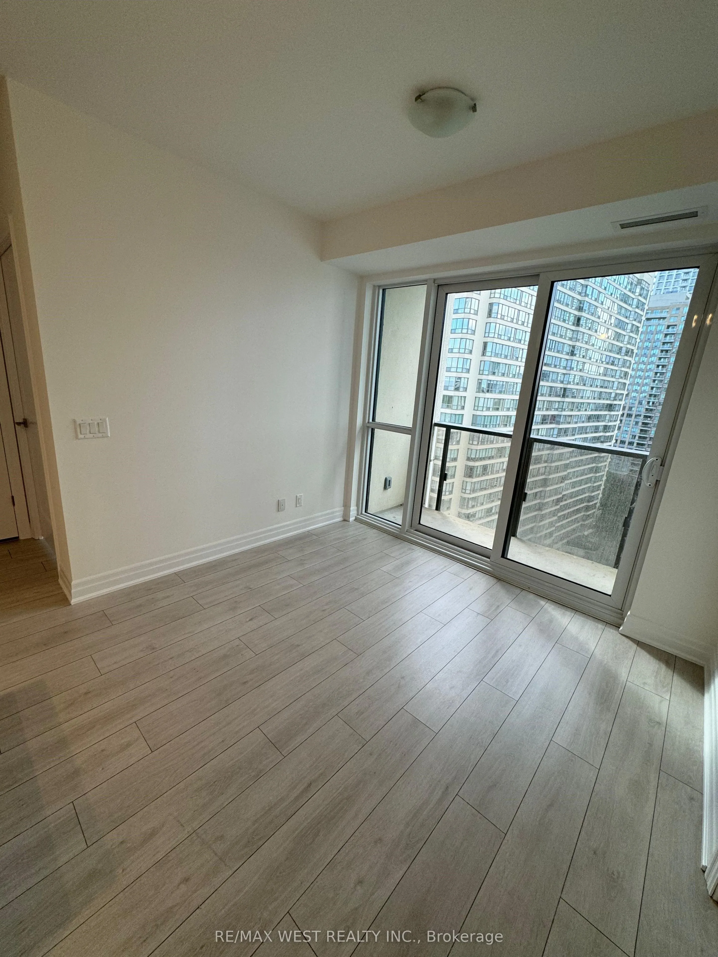30 Elm Drive, #1111