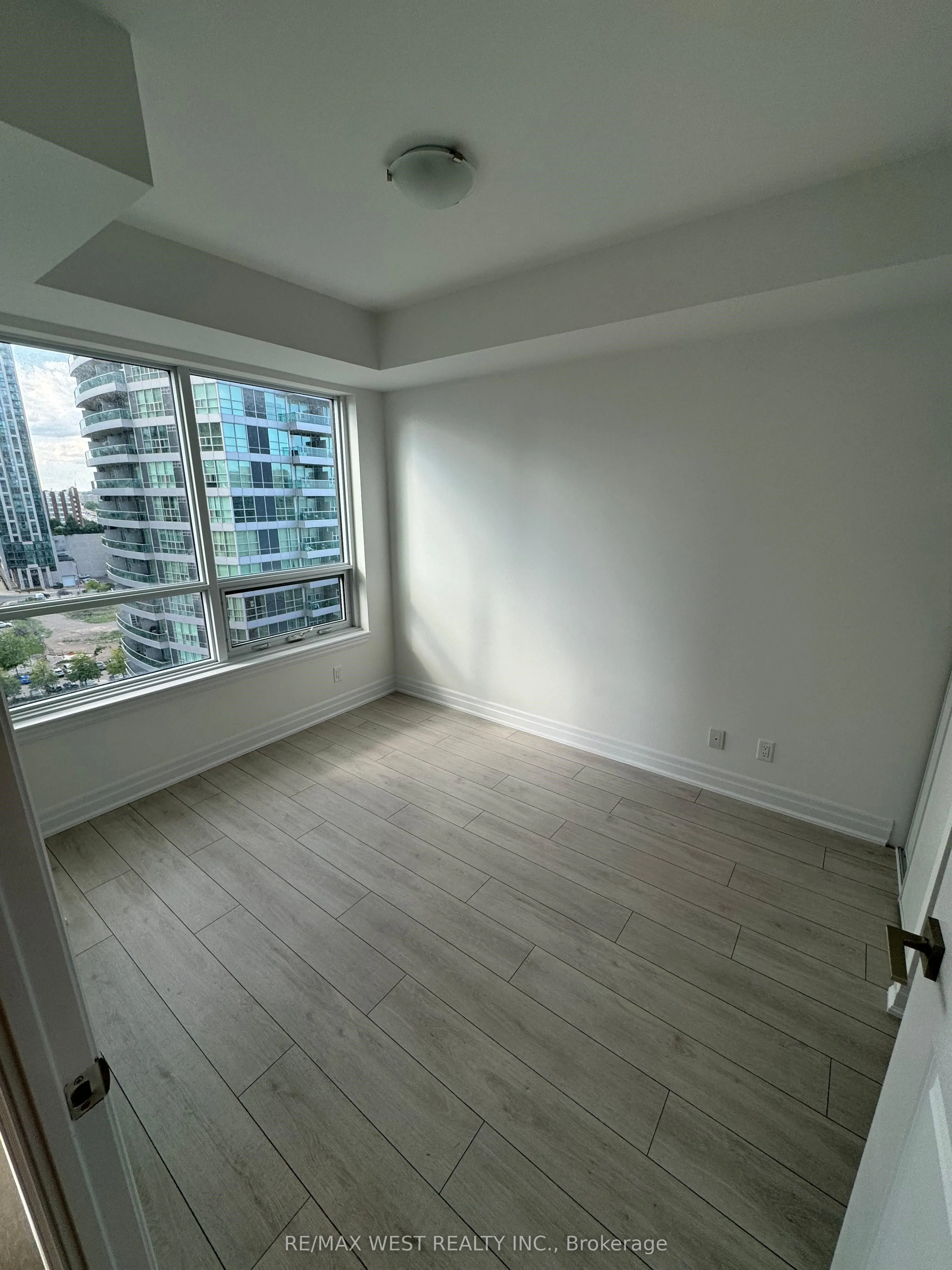 30 Elm Drive, #1111