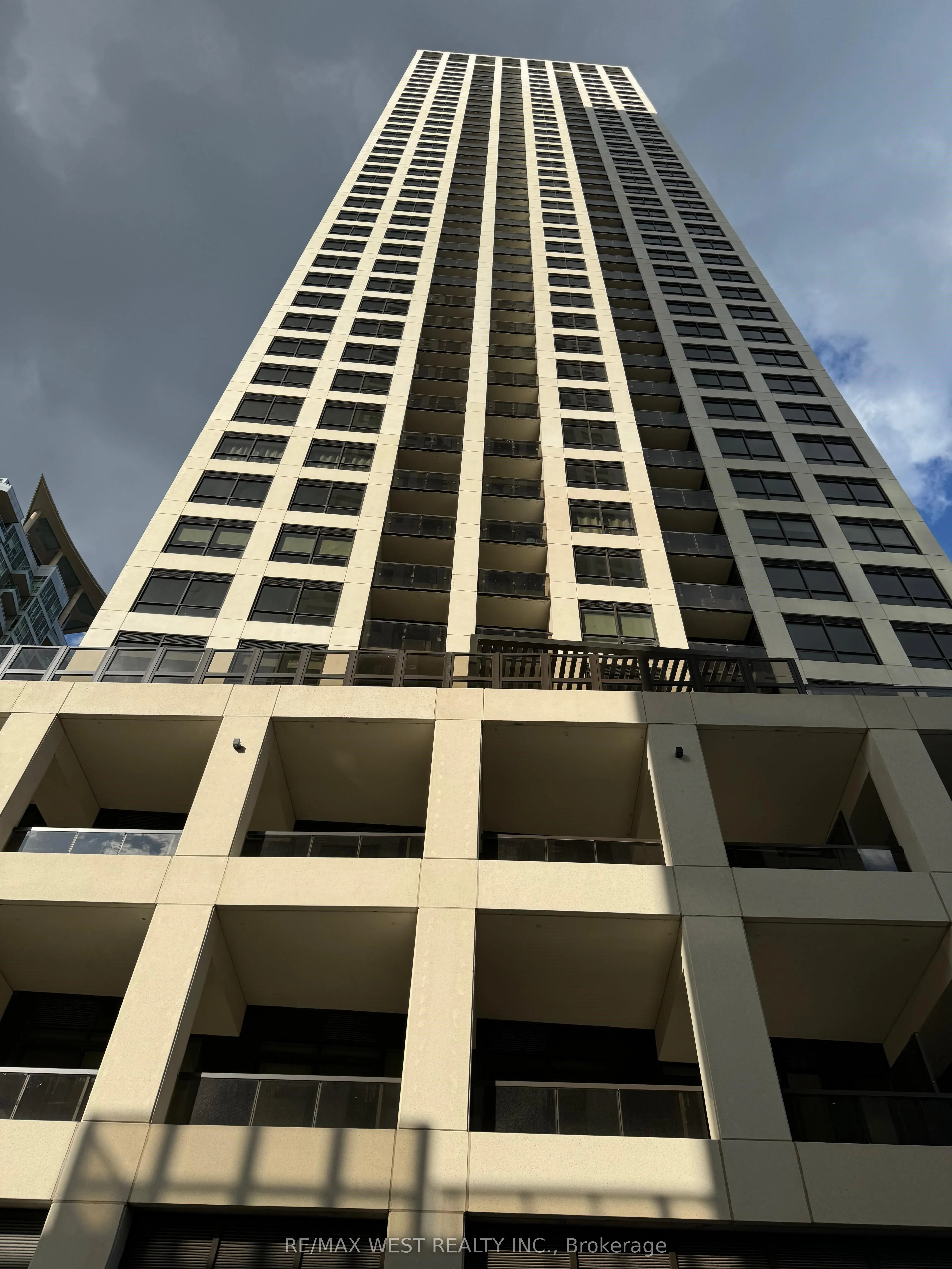 30 Elm Drive, #1111