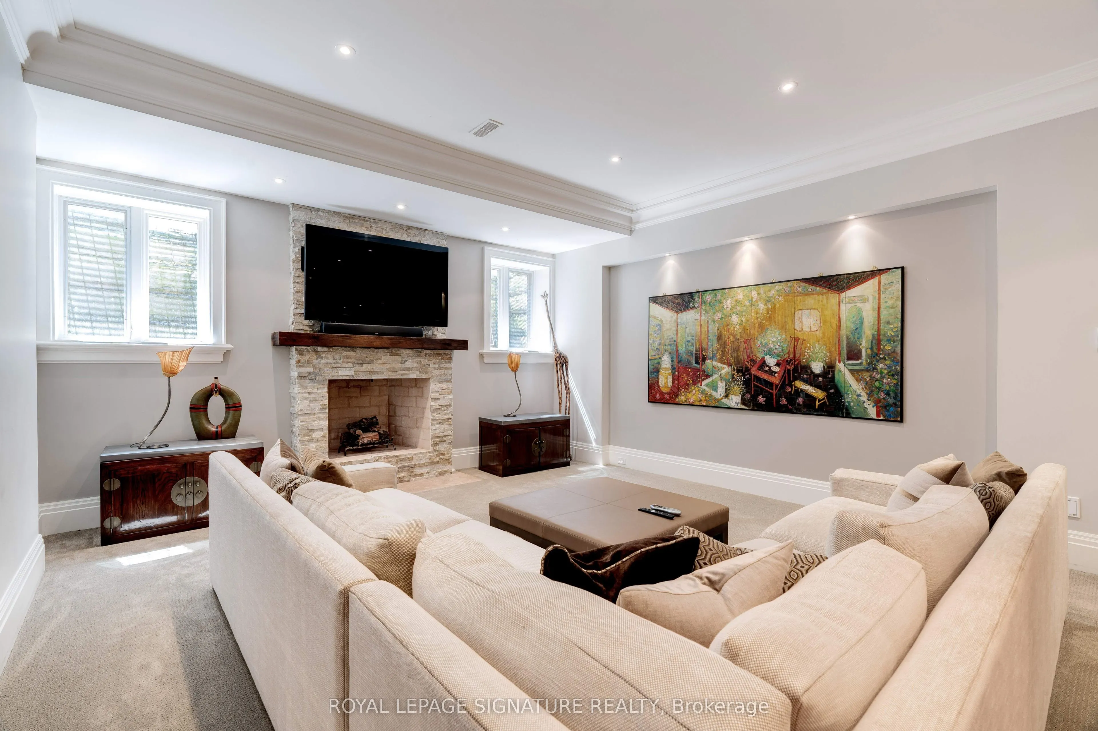 71 Ennisclare Drive W