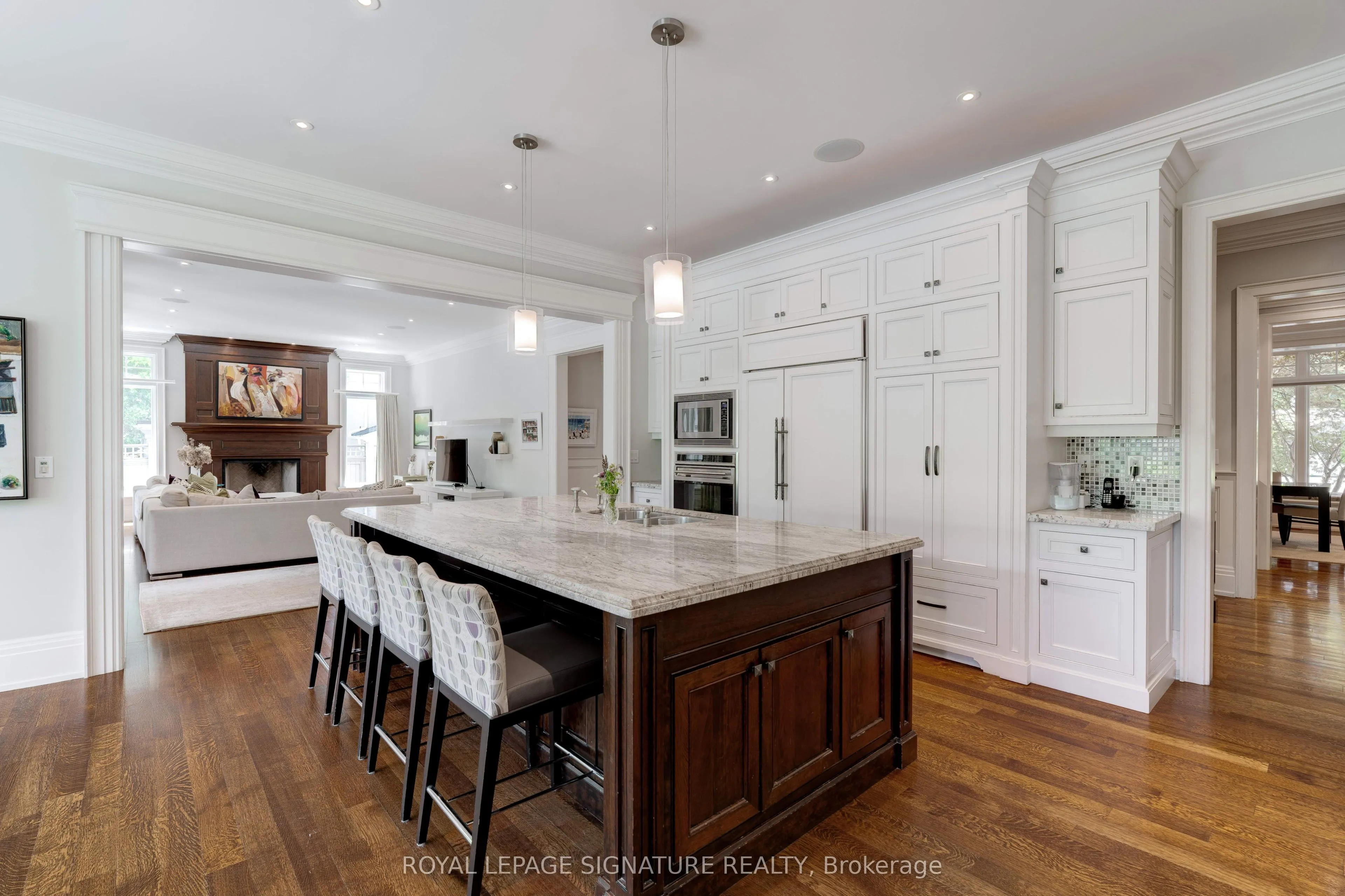 71 Ennisclare Drive W