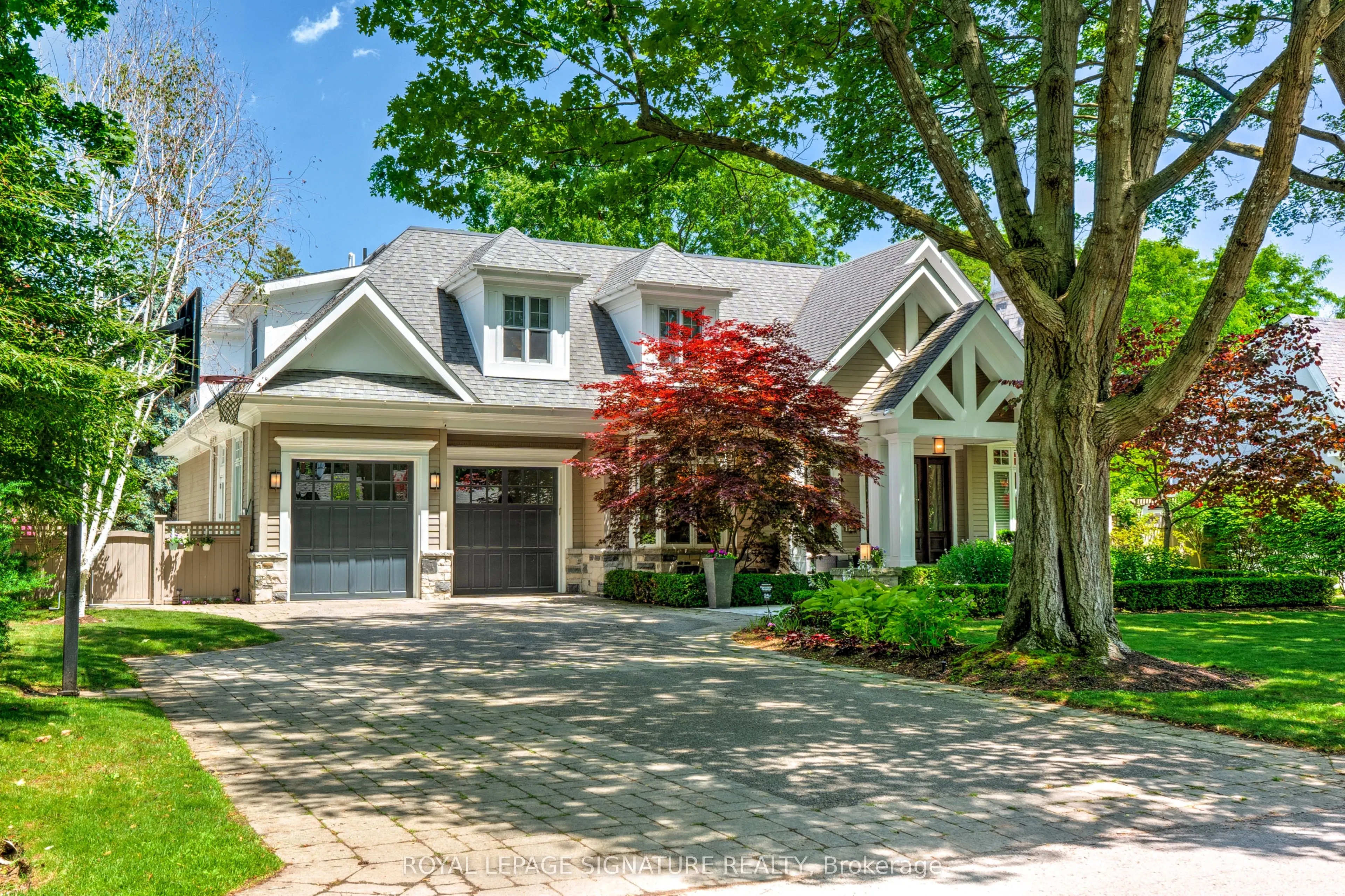 71 Ennisclare Drive W