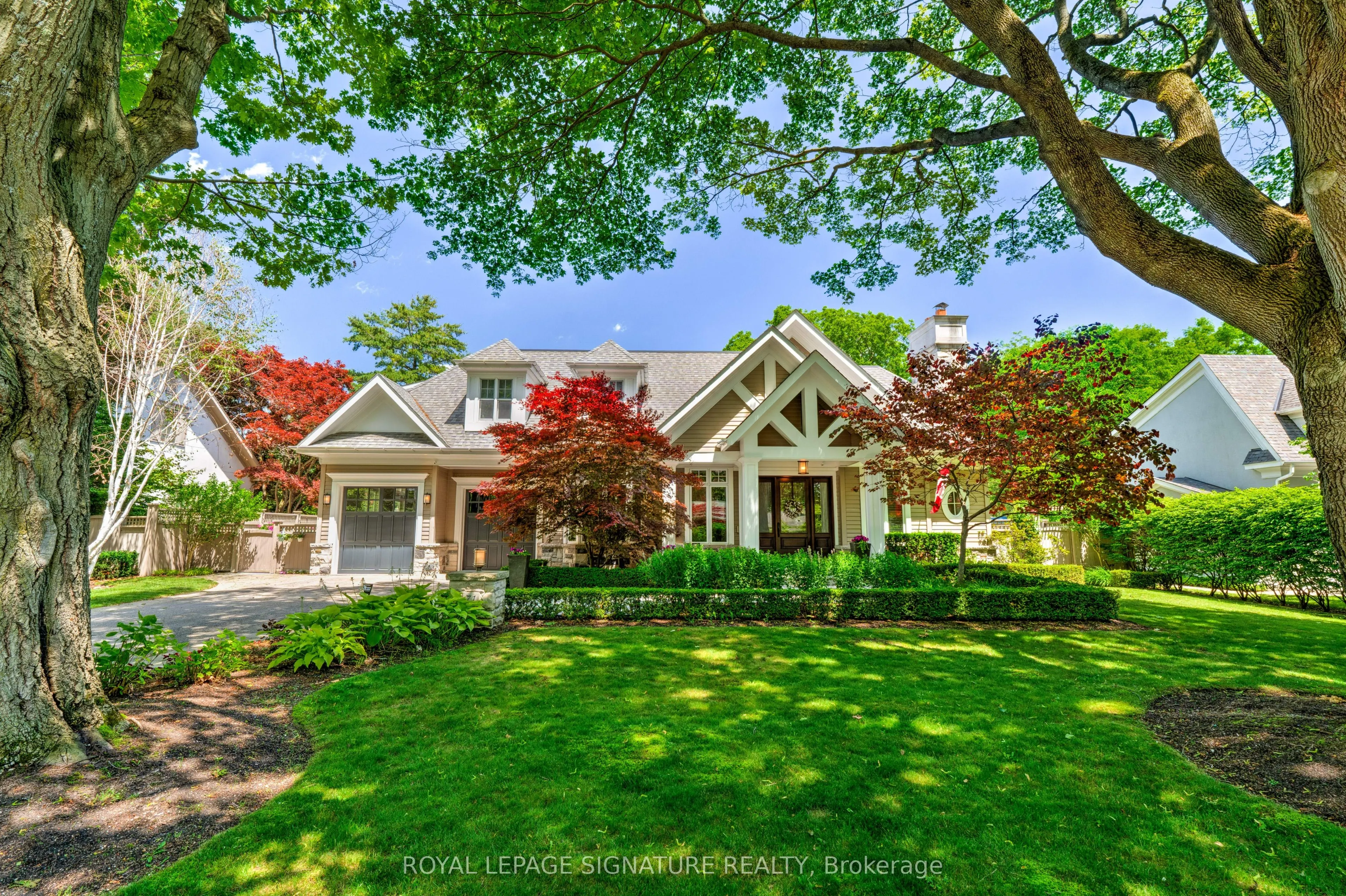 71 Ennisclare Drive W