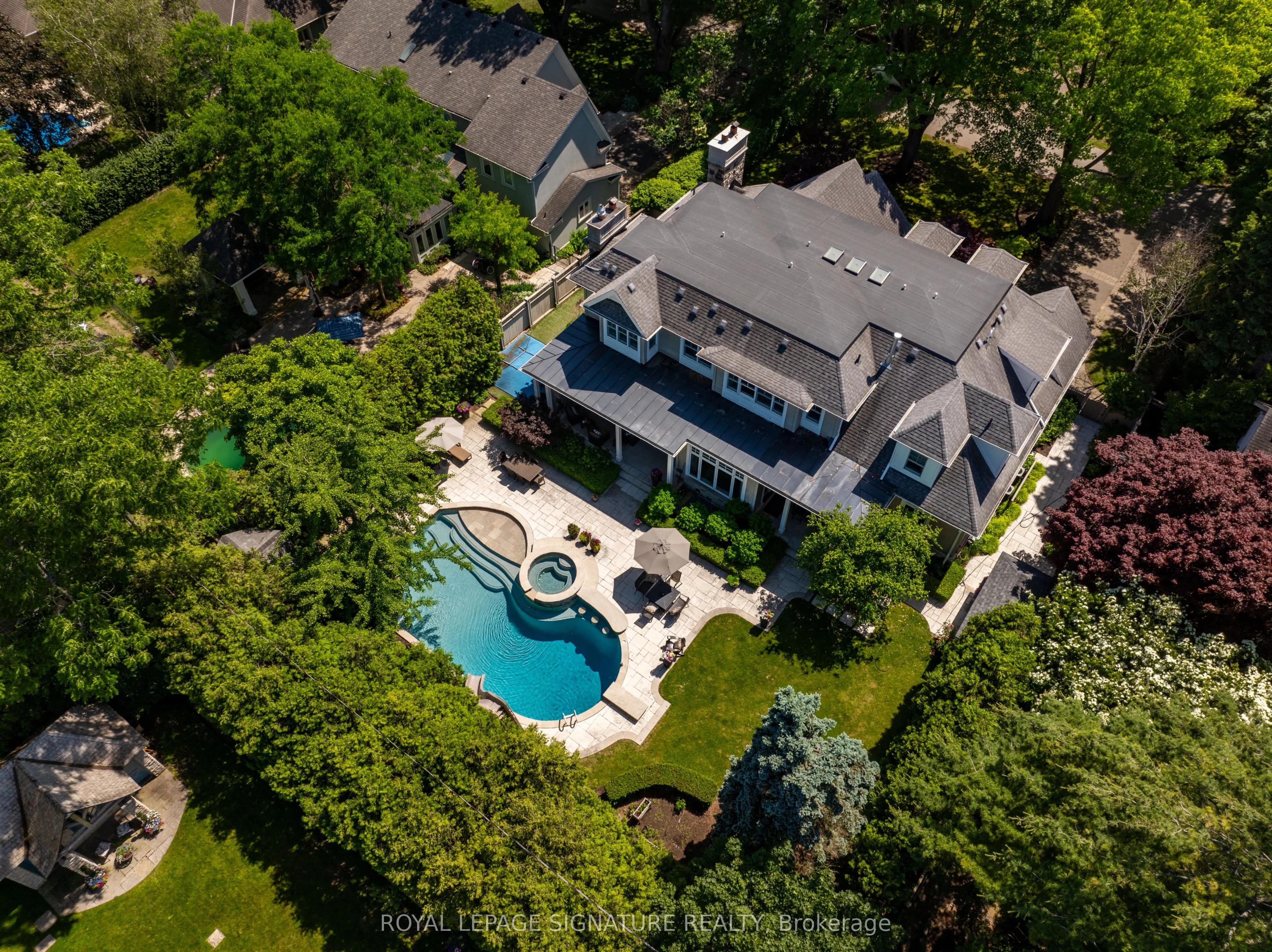 71 Ennisclare Drive W