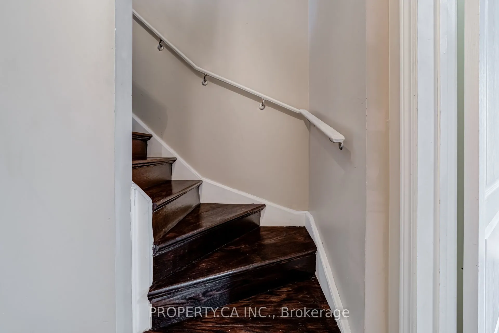 18 Pont Lane
