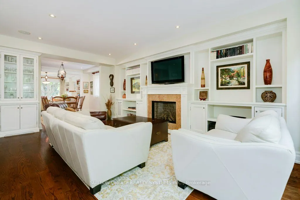 101 Perry Crescent