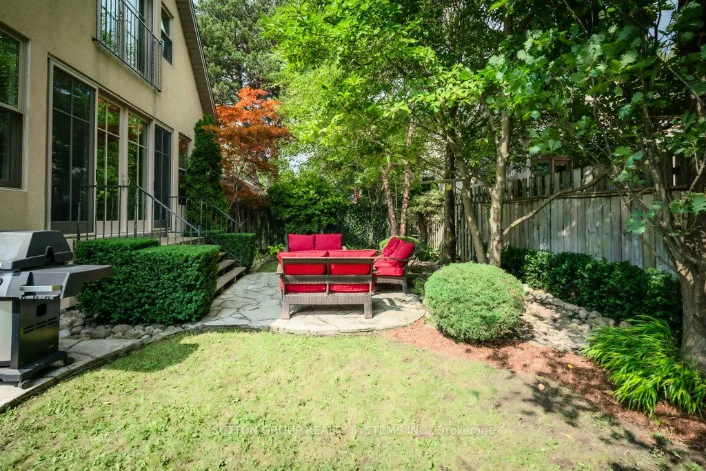 101 Perry Crescent