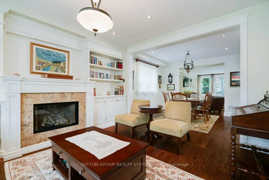 101 Perry Crescent