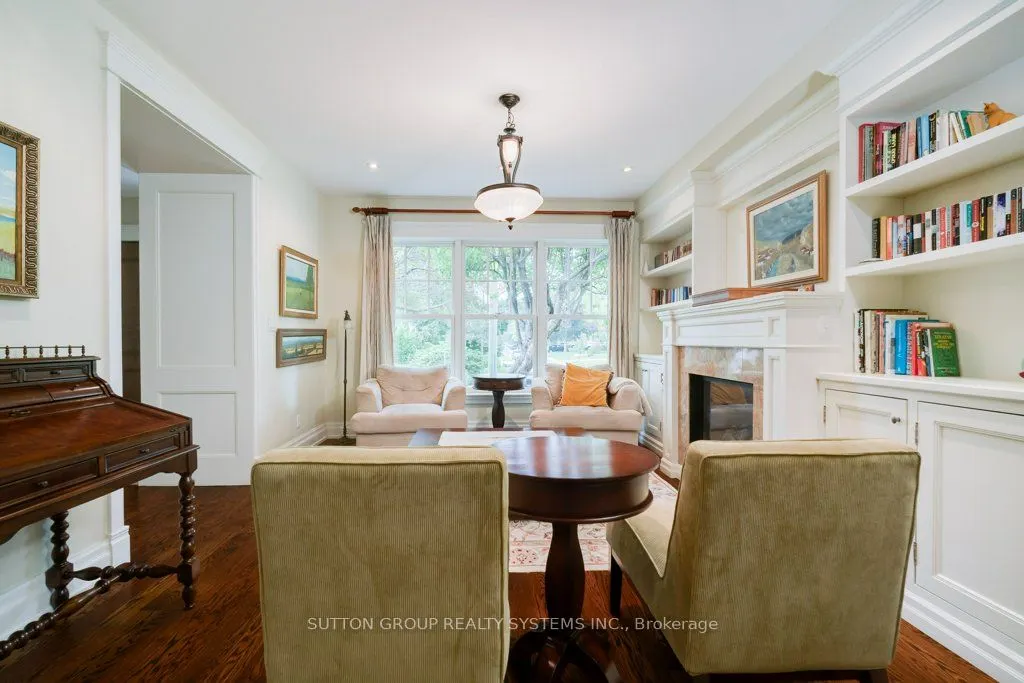 101 Perry Crescent