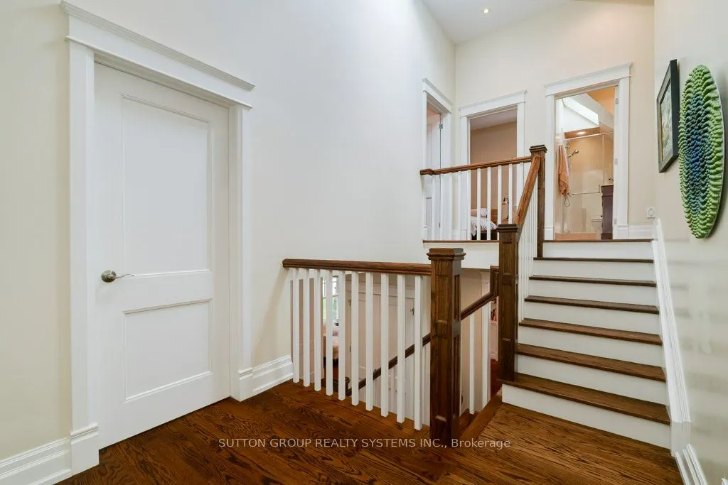 101 Perry Crescent