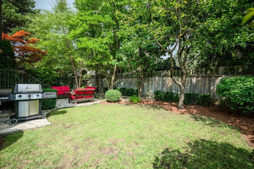 101 Perry Crescent