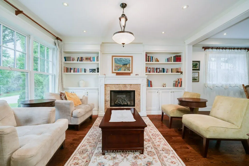 101 Perry Crescent