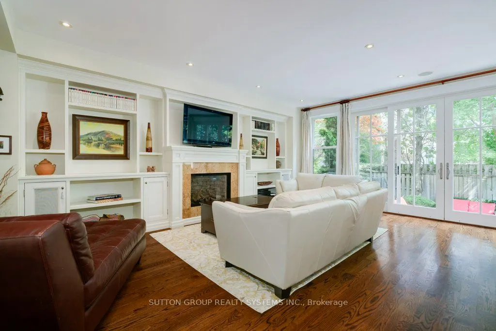 101 Perry Crescent