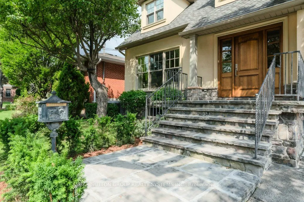 101 Perry Crescent