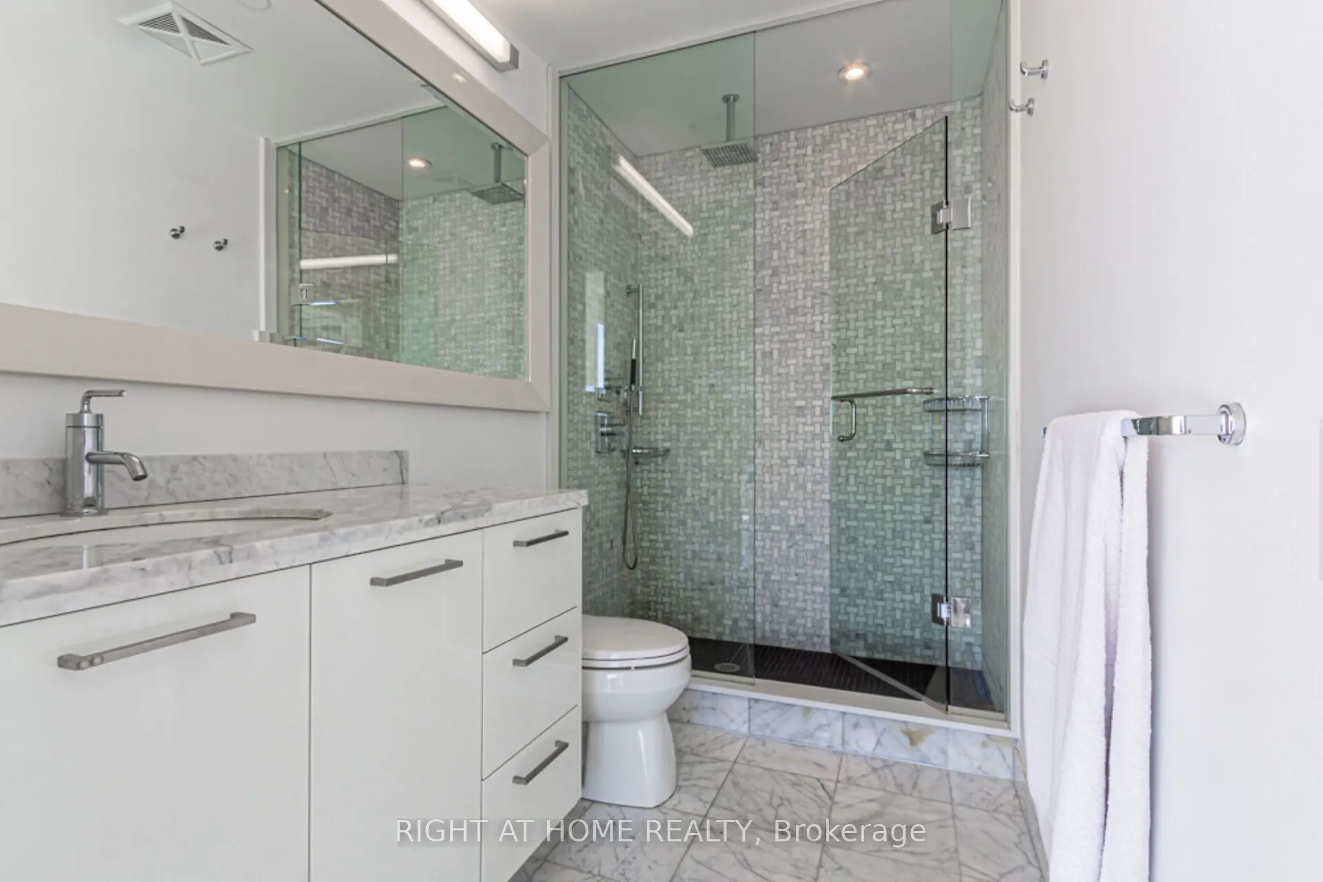 88 Park Lawn Road, #2605