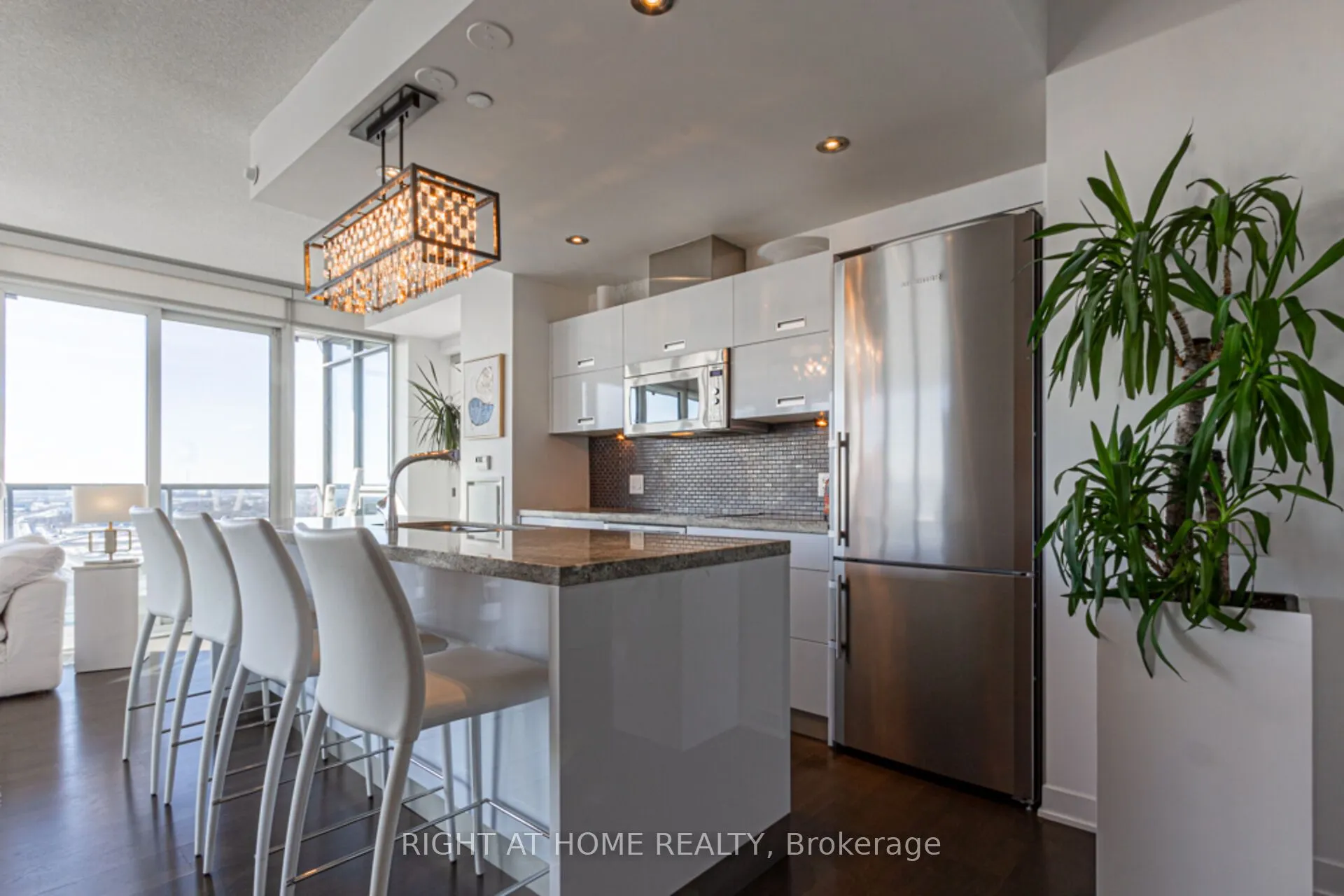 88 Park Lawn Road, #2605
