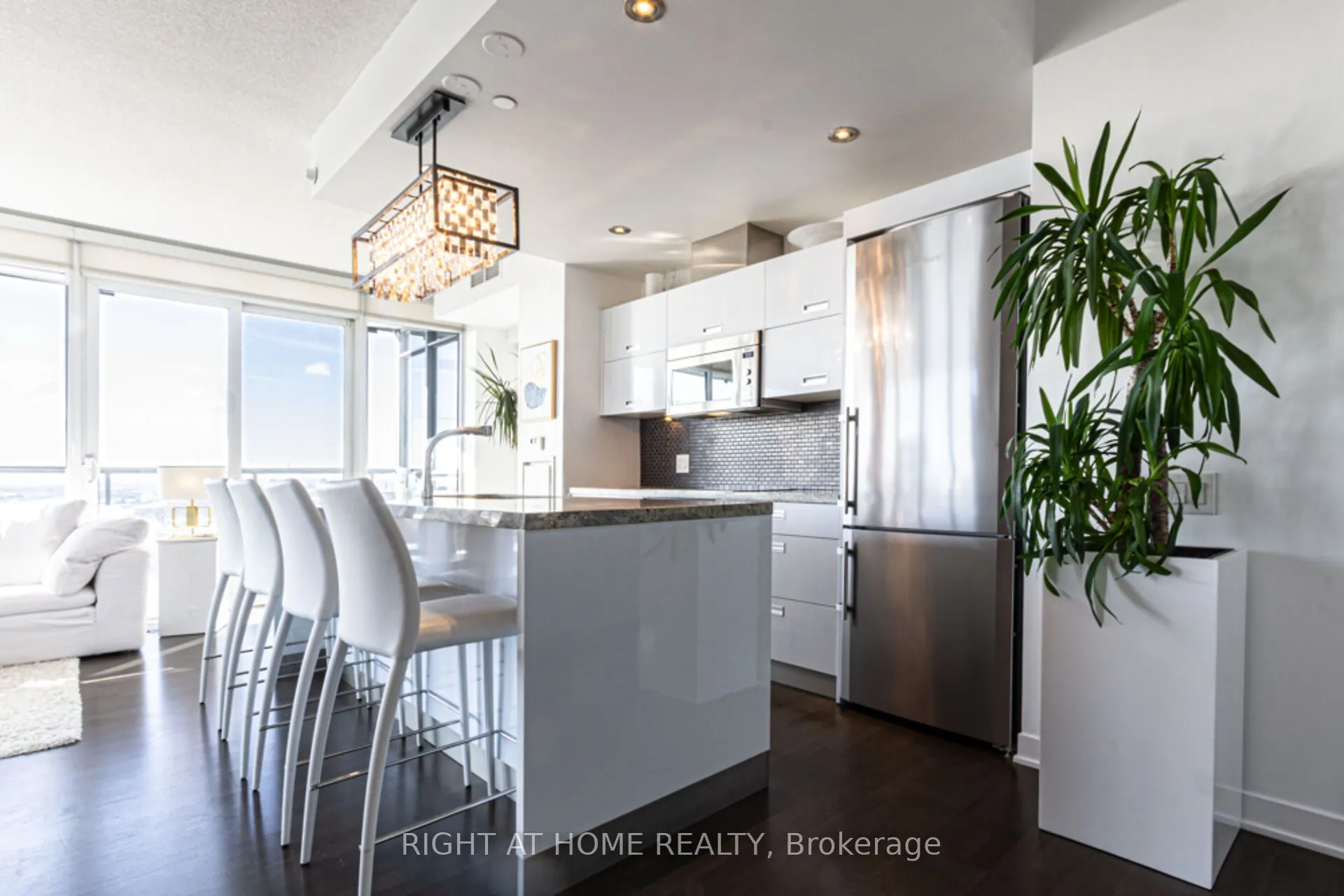 88 Park Lawn Road, #2605