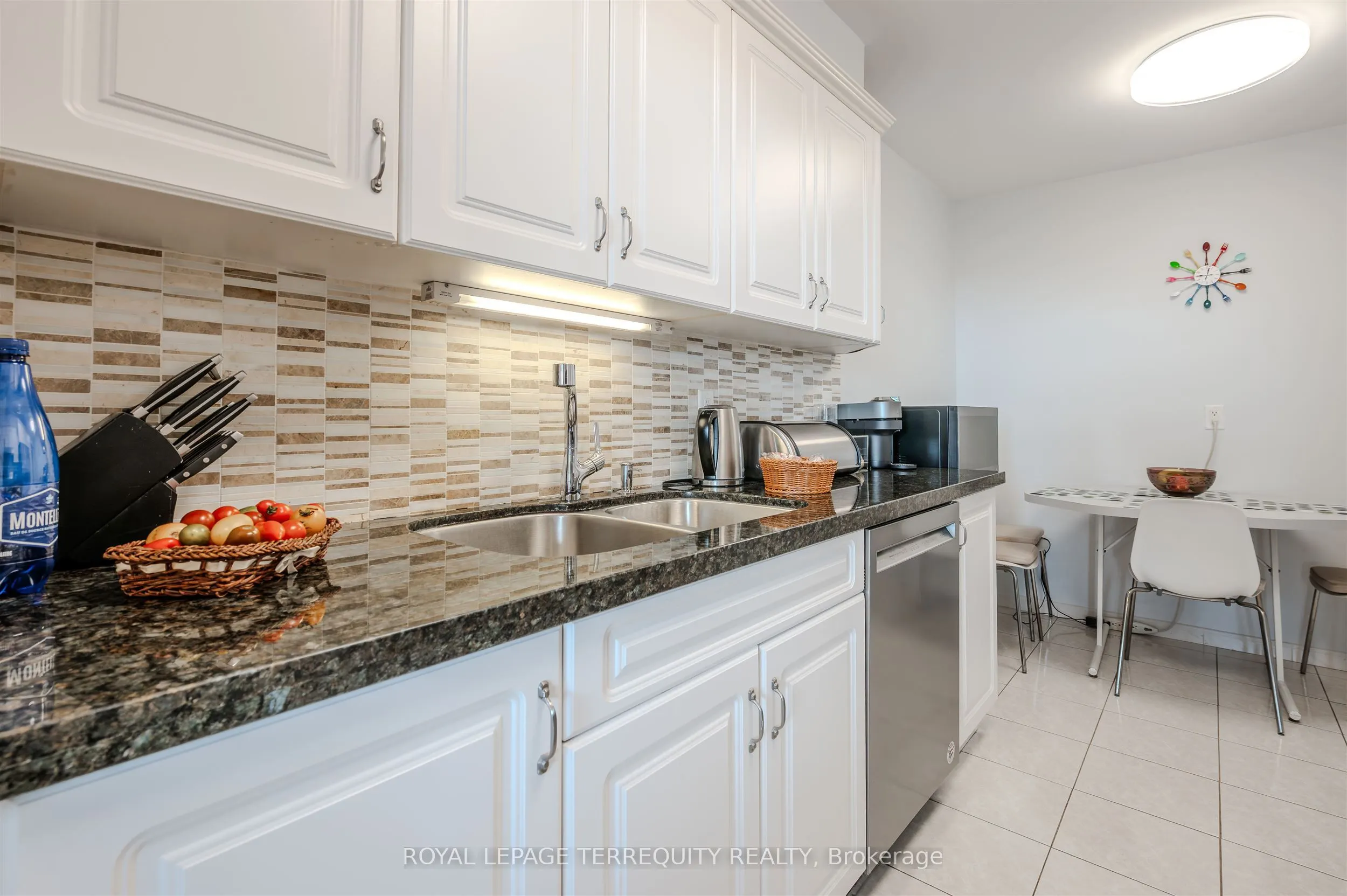 155 Marlee Avenue, #2201