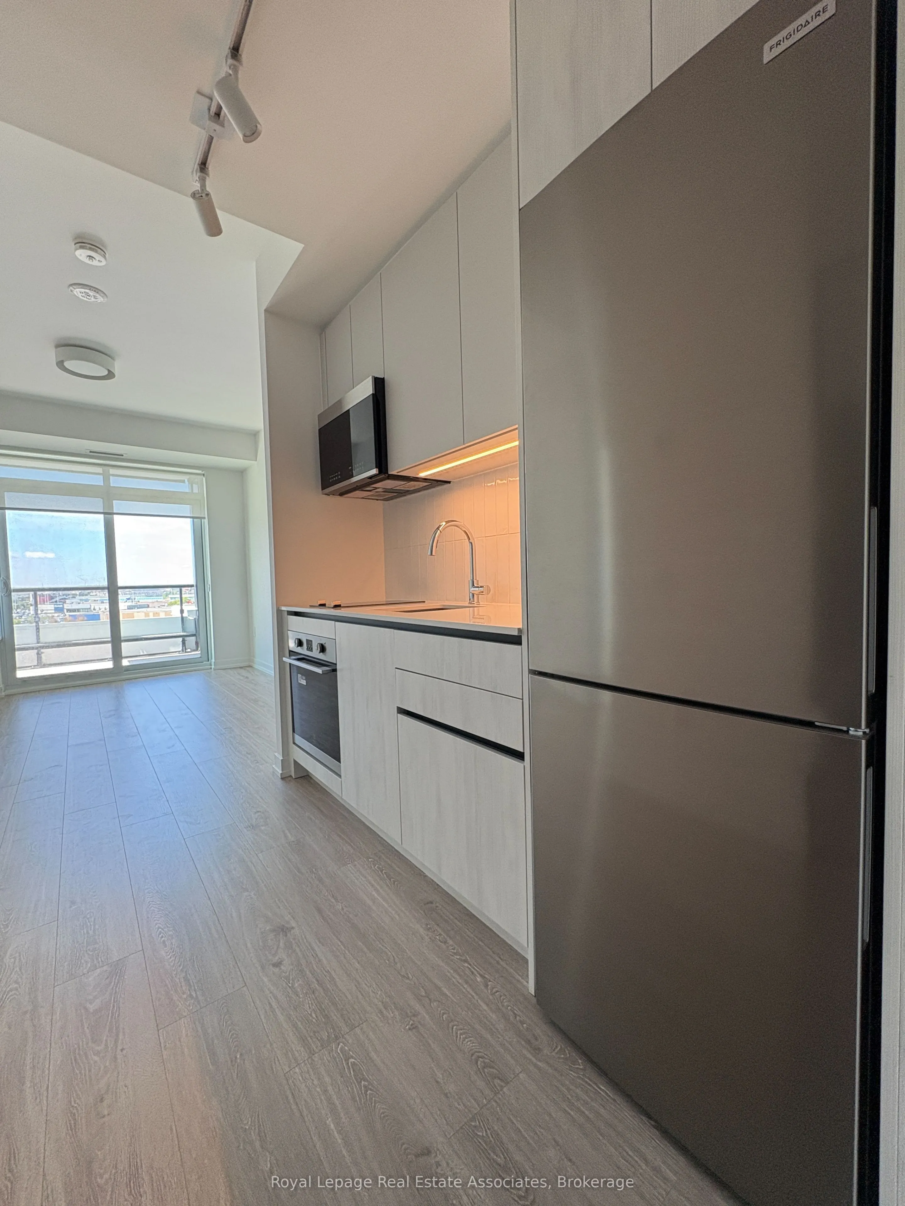 2485 Eglinton Avenue, #1002