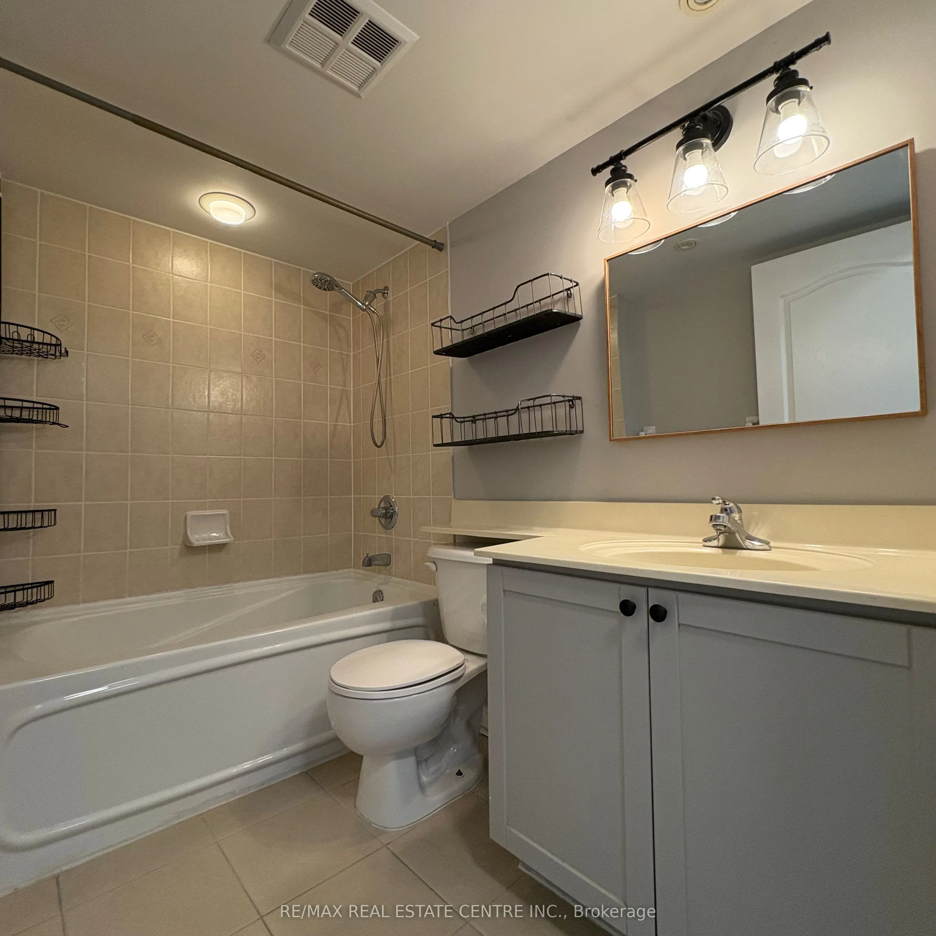33 Elm Drive, #1605