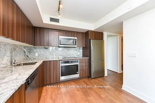 5 Mabelle Avenue, #2535