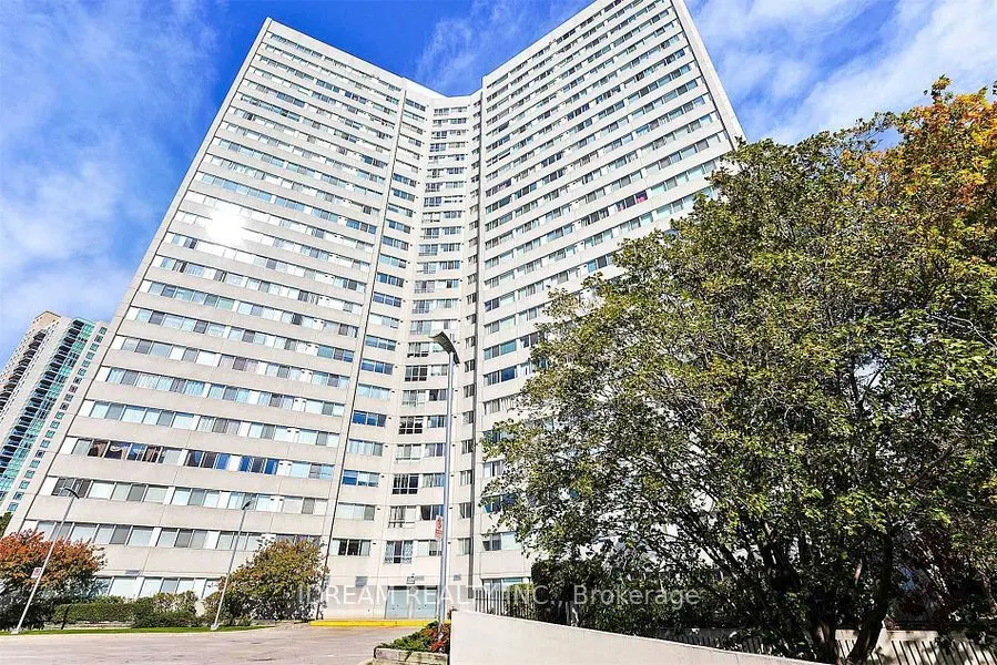 3700 Kaneff Crescent N, #202