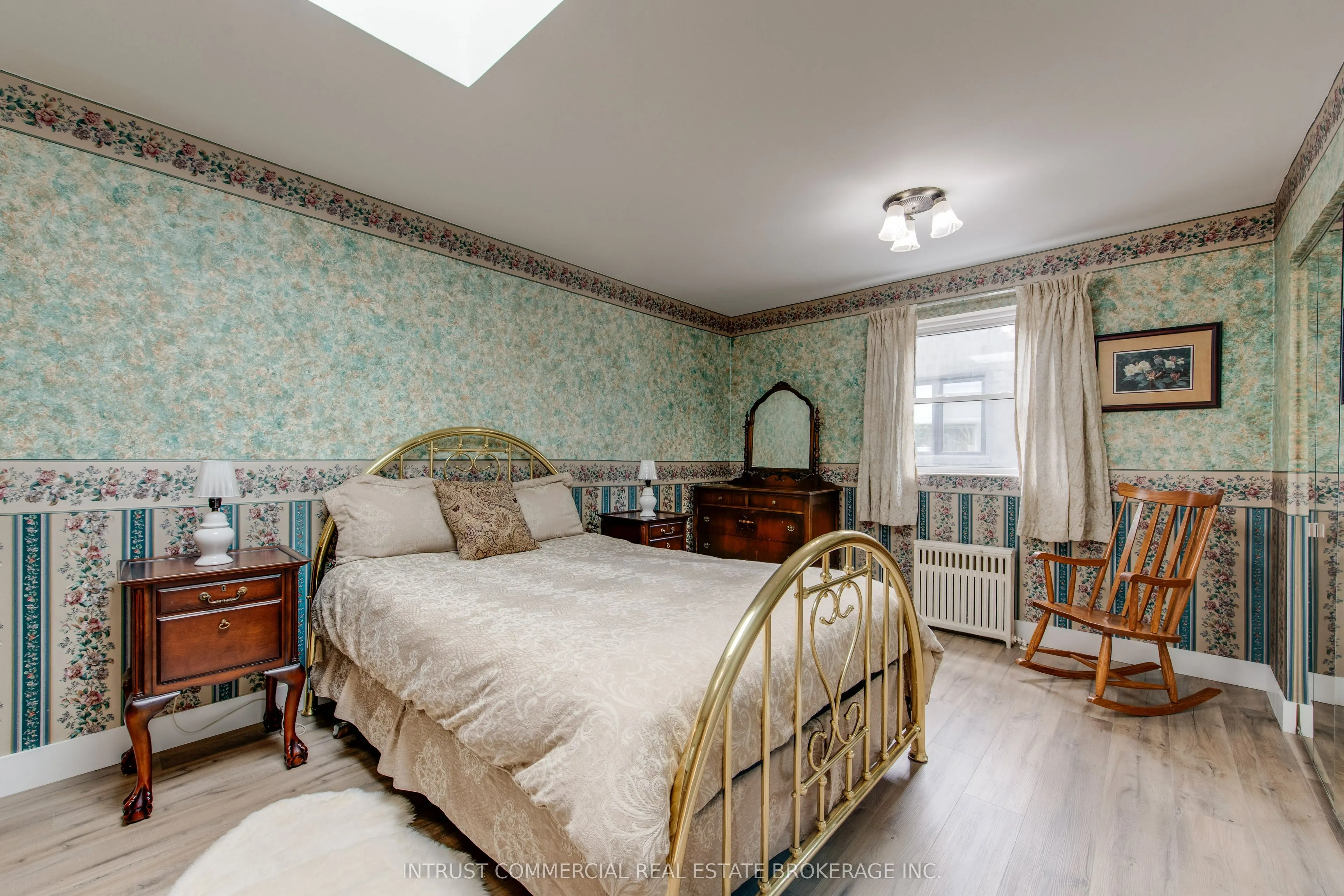 3384 Lake Shore Boulevard W