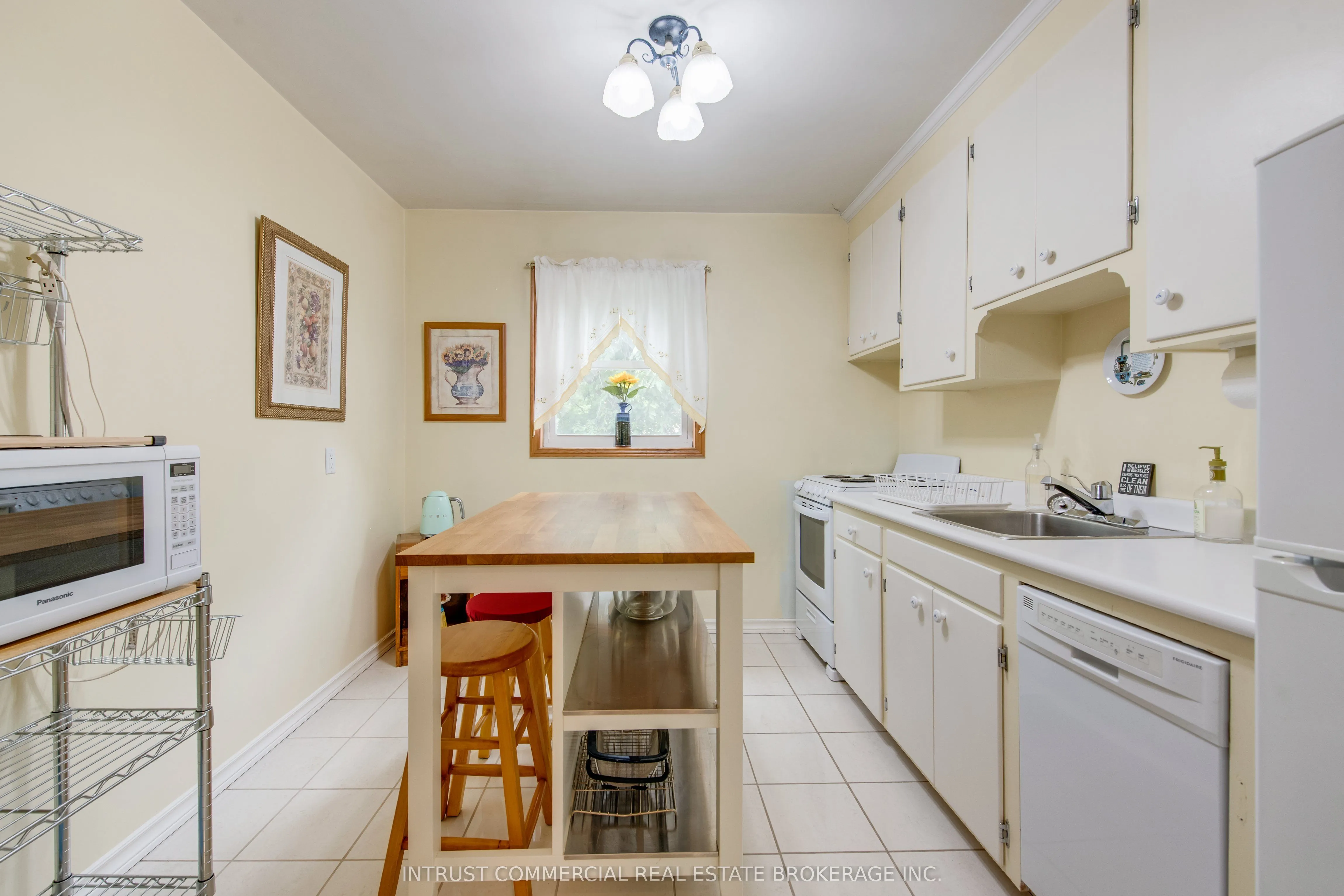 3384 Lake Shore Boulevard W