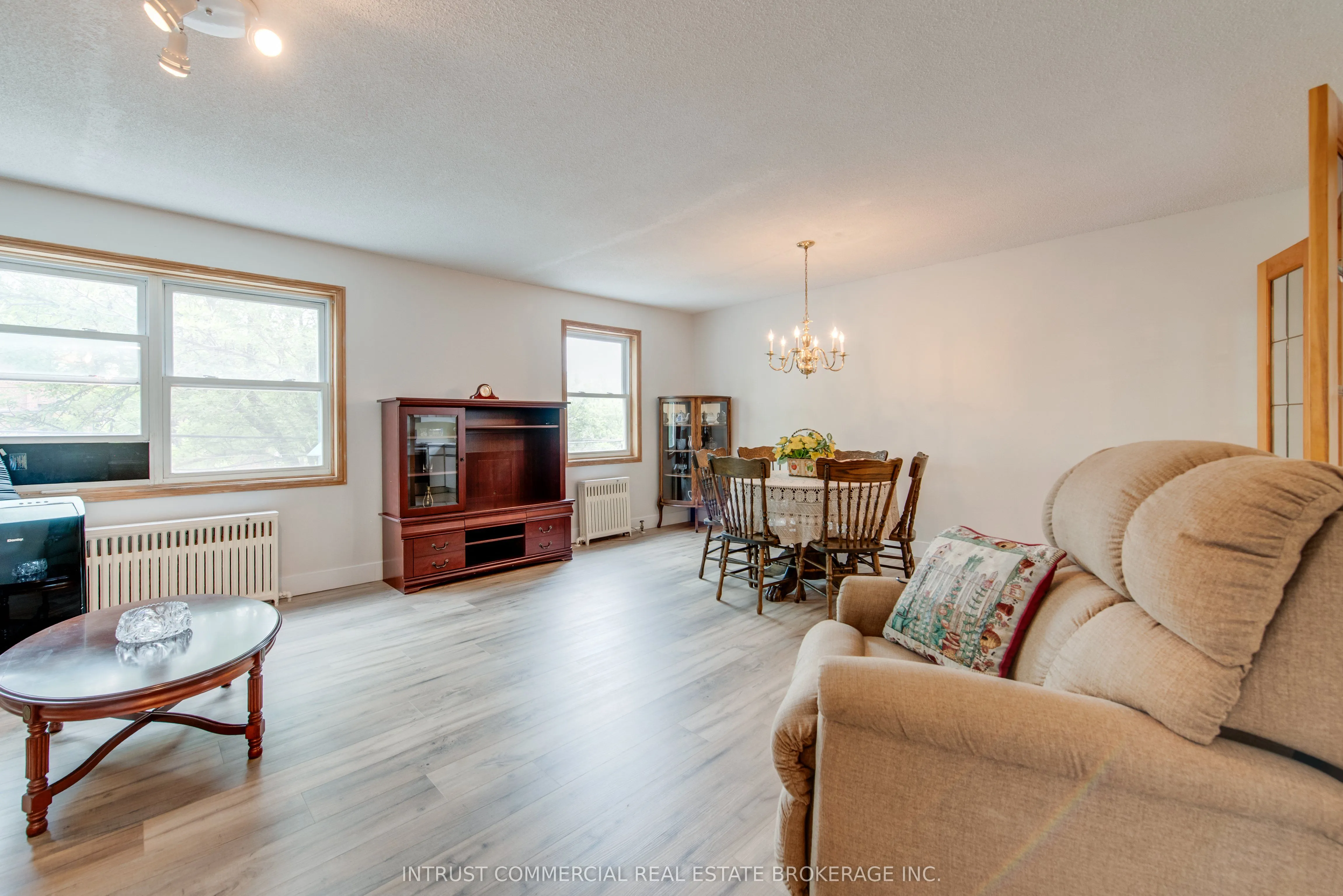 3384 Lake Shore Boulevard W