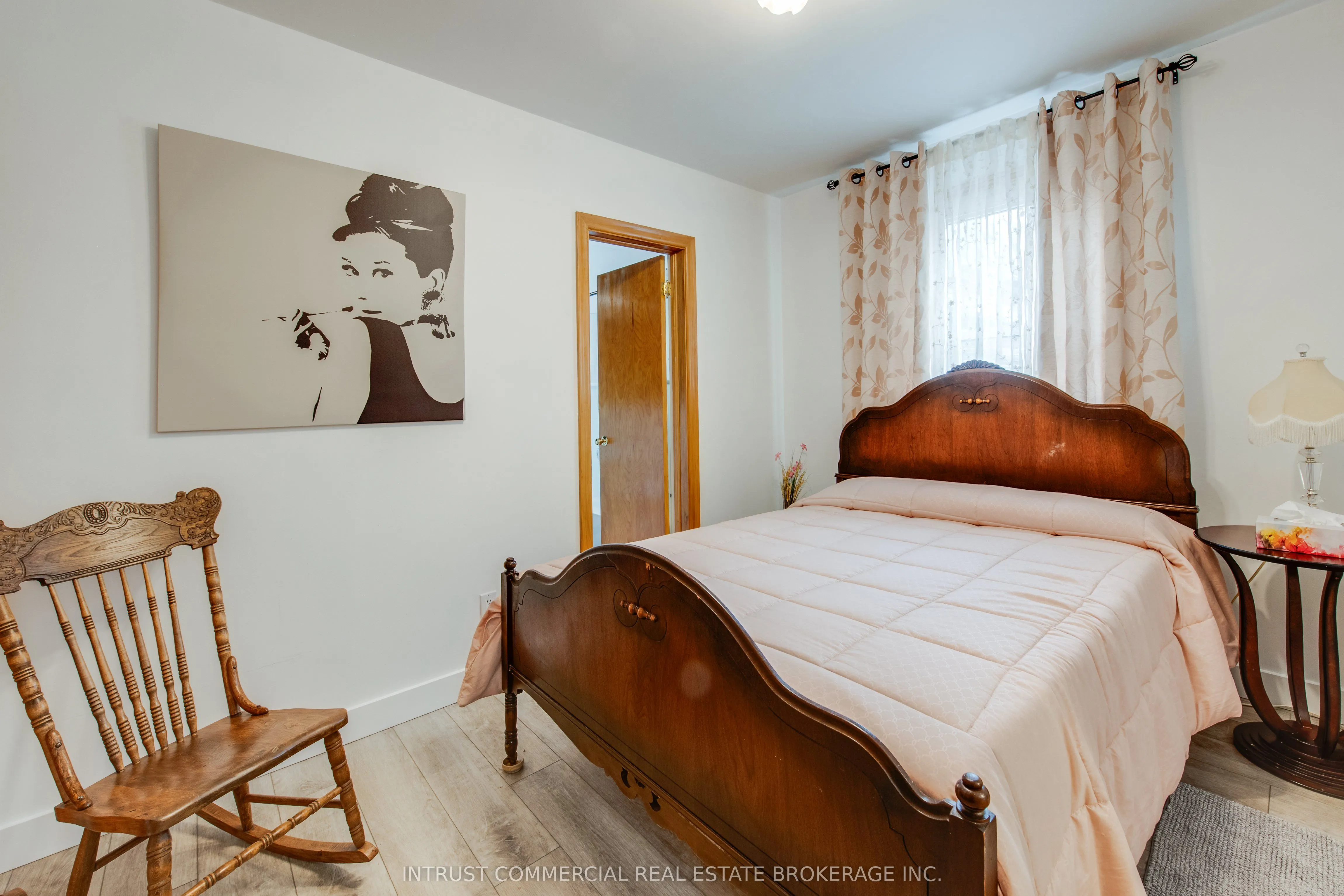 3384 Lake Shore Boulevard W