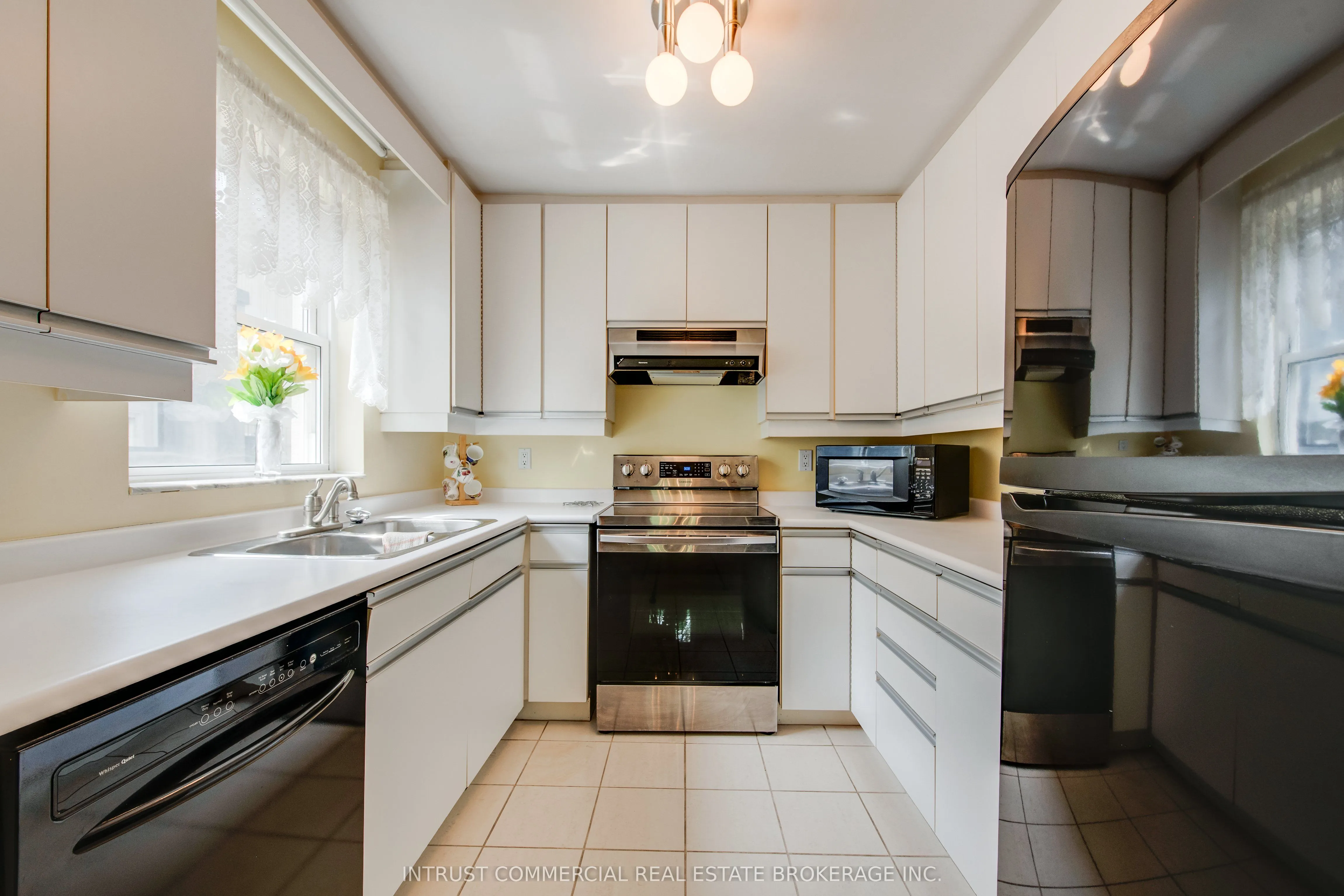 3384 Lake Shore Boulevard W