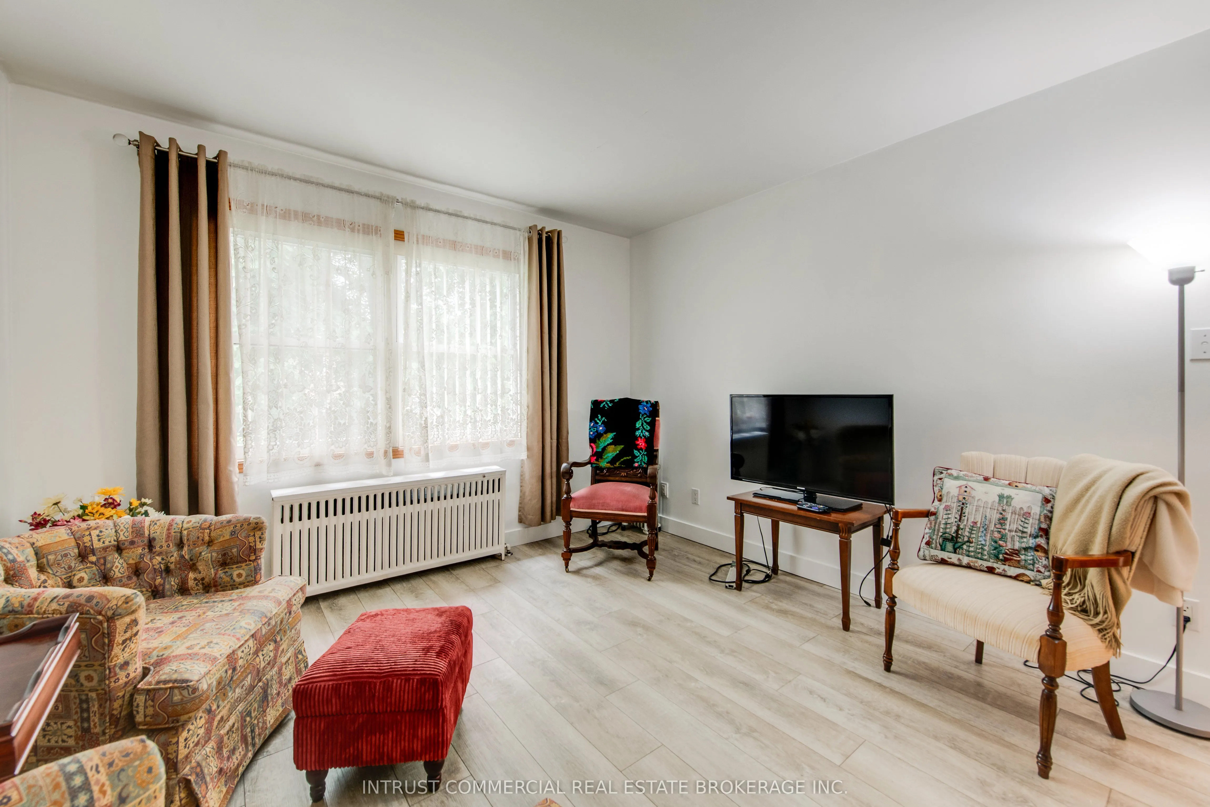 3384 Lake Shore Boulevard W